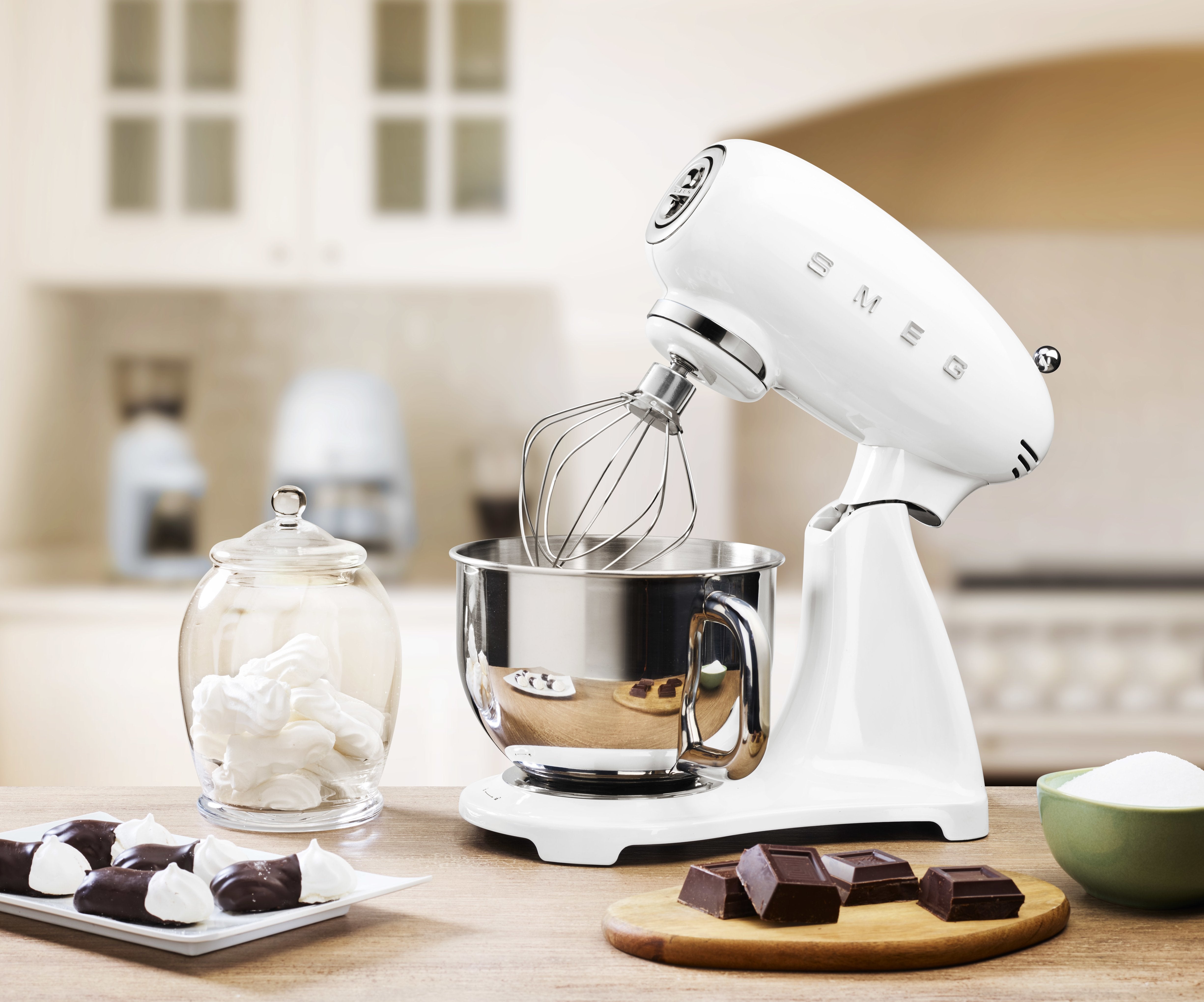 EAN 8017709277697 - Smeg SMF03WHEU batidora Batidora de varillas 800 W Blanco imagen 7