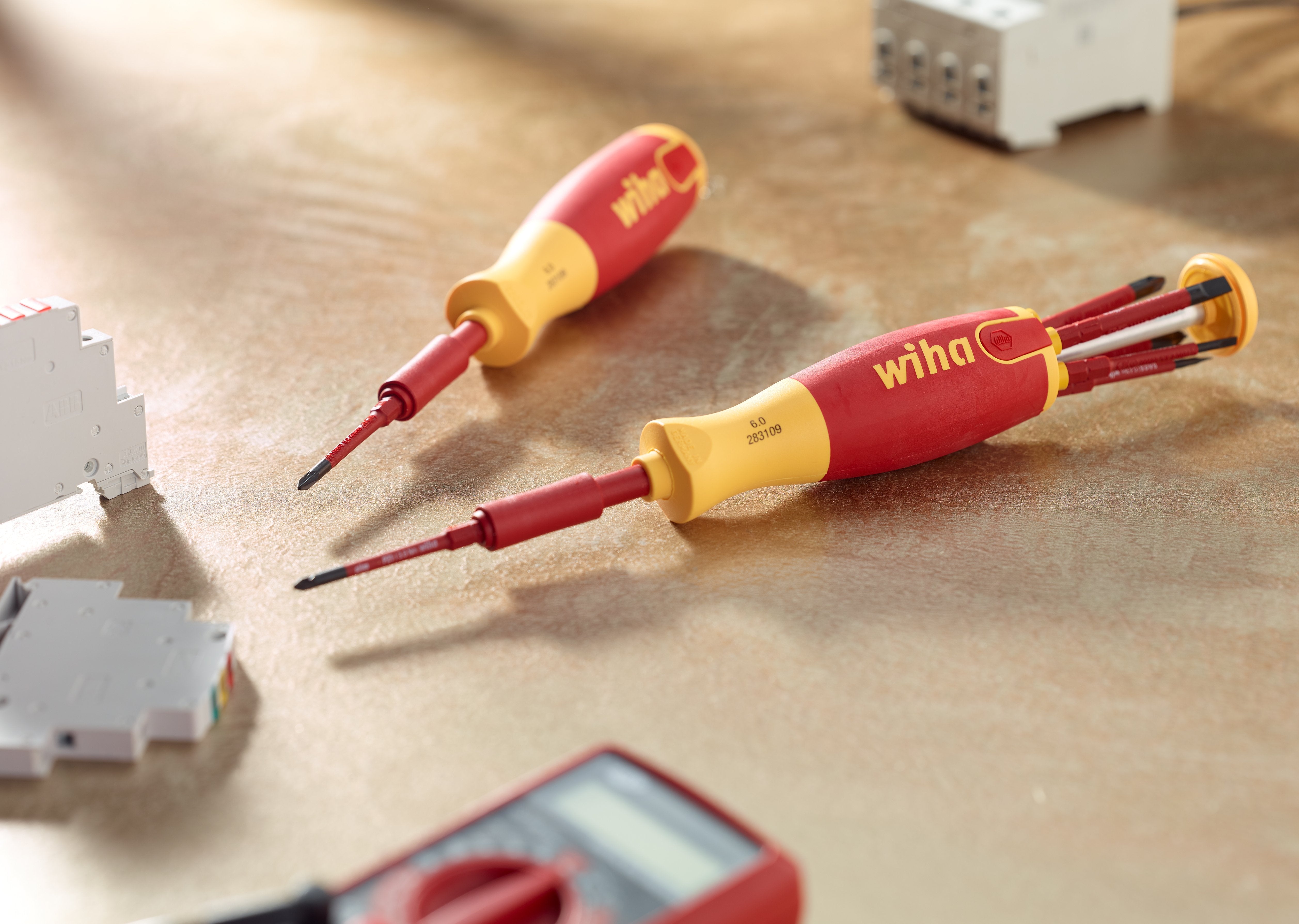 Destornillador Wiha Con Cargador De Puntas Liftup Electric (Rojo/Amarillo, 7 Partes) 41234