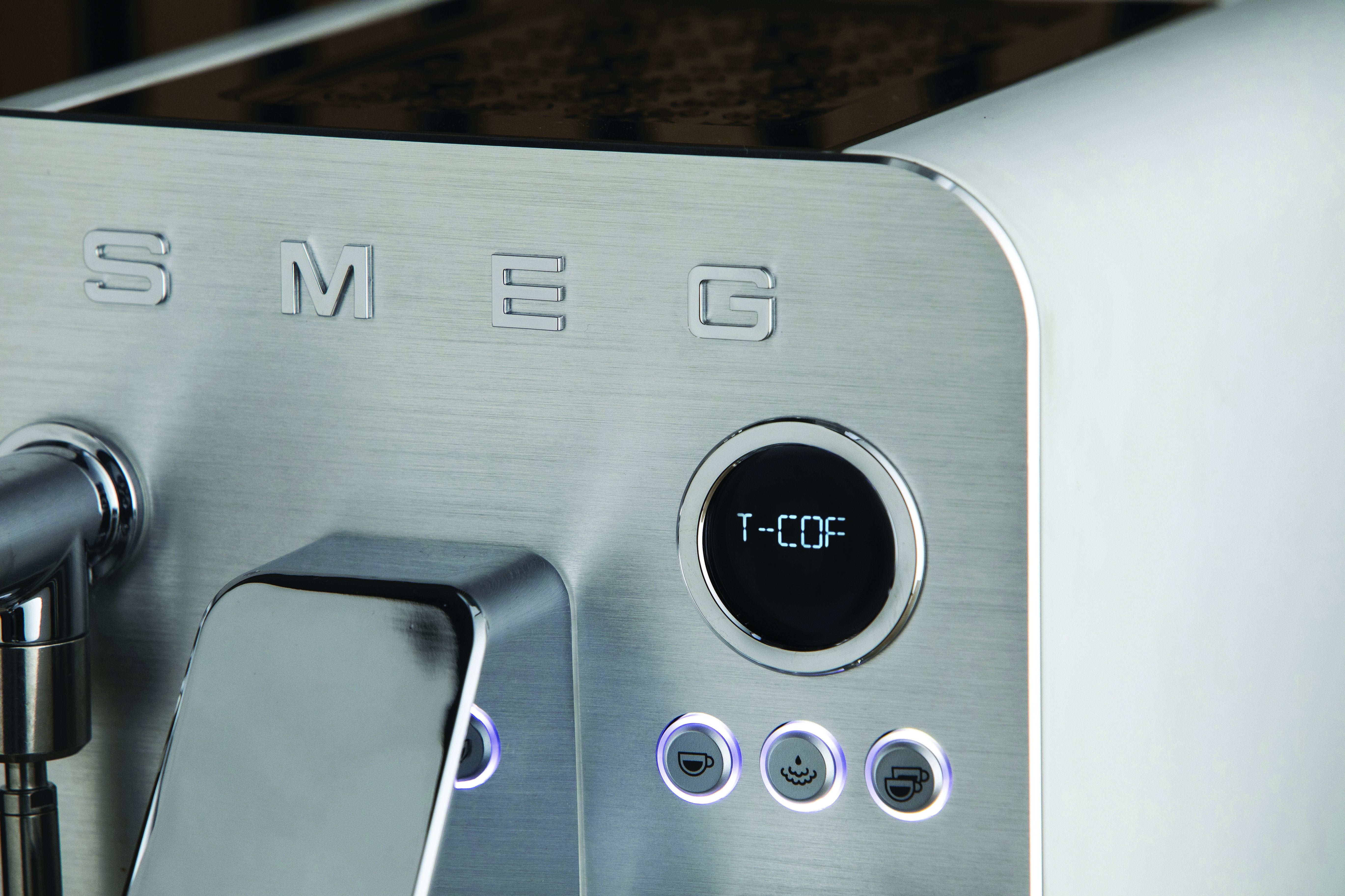 EAN 8017709347017 - Smeg EMC02WHMEU cafetera eléctrica Manual Máquina espresso 1,7 L imagen 32