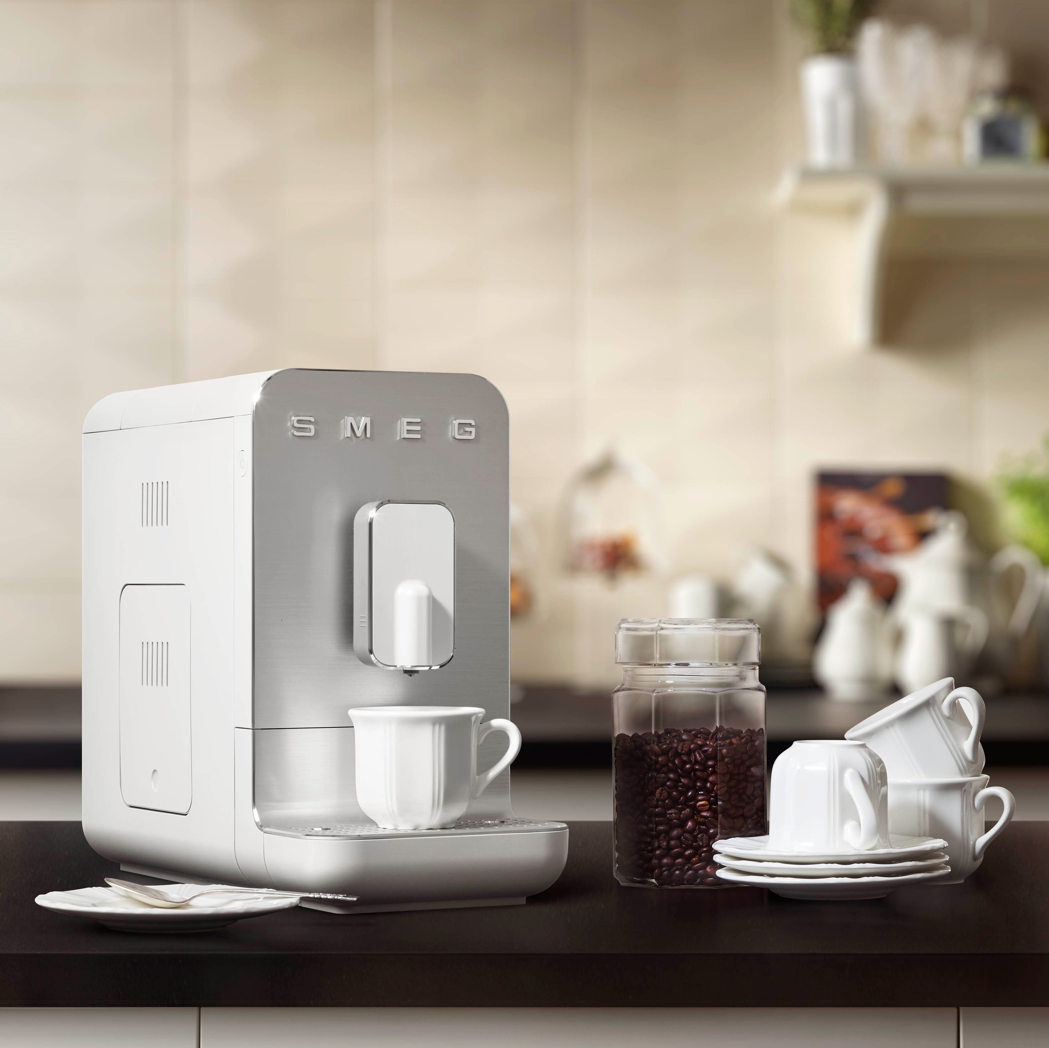 EAN 8017709334819 - Smeg BCC11WHMEU cafetera eléctrica Totalmente automática Máquina espresso 1,4 L imagen 18
