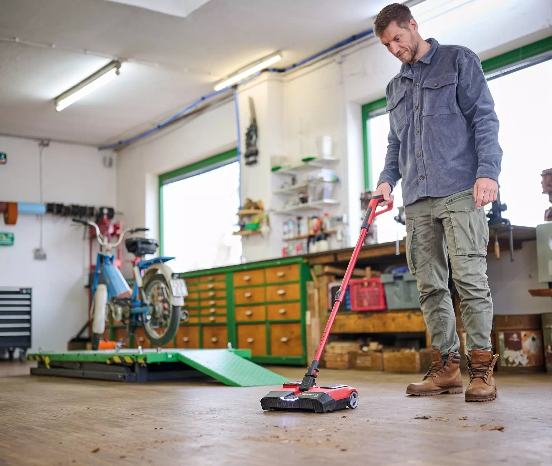 Aspiradora Inalámbrica Einhell Te-Fs 18 Li-Solo (Rojo/Negro, Sin Batería Ni Cargador)