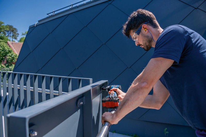 Bosch Professional Atornillador De Impacto A Batería Gds 18v-330 Hc Professional, 18 Voltios Azul/Negro, 2 Baterías De Iones De Litio Procore18v 4,0 Ah, Módulo Bluetooth, En L-Boxx