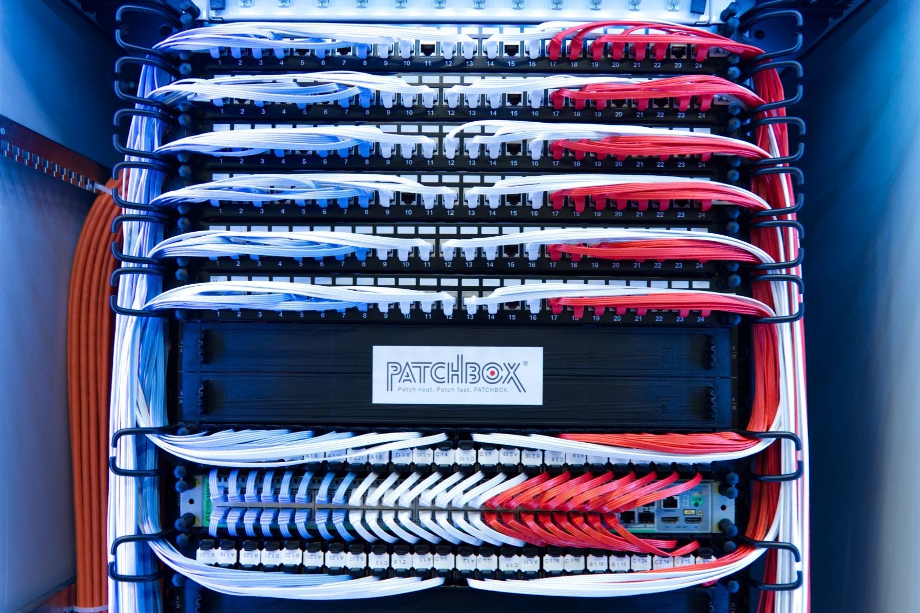 Patchbox Pbcx8k Organizador De Cables Estante Soporte Para Cables Negro 4 Pieza(S)