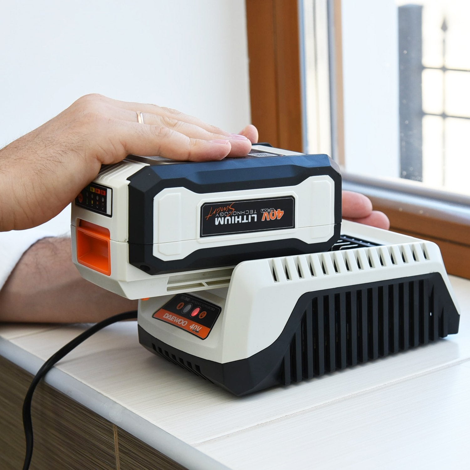 Cordless Snowthrowers+ Battery/Charger Dast 5040li Set Daewoo