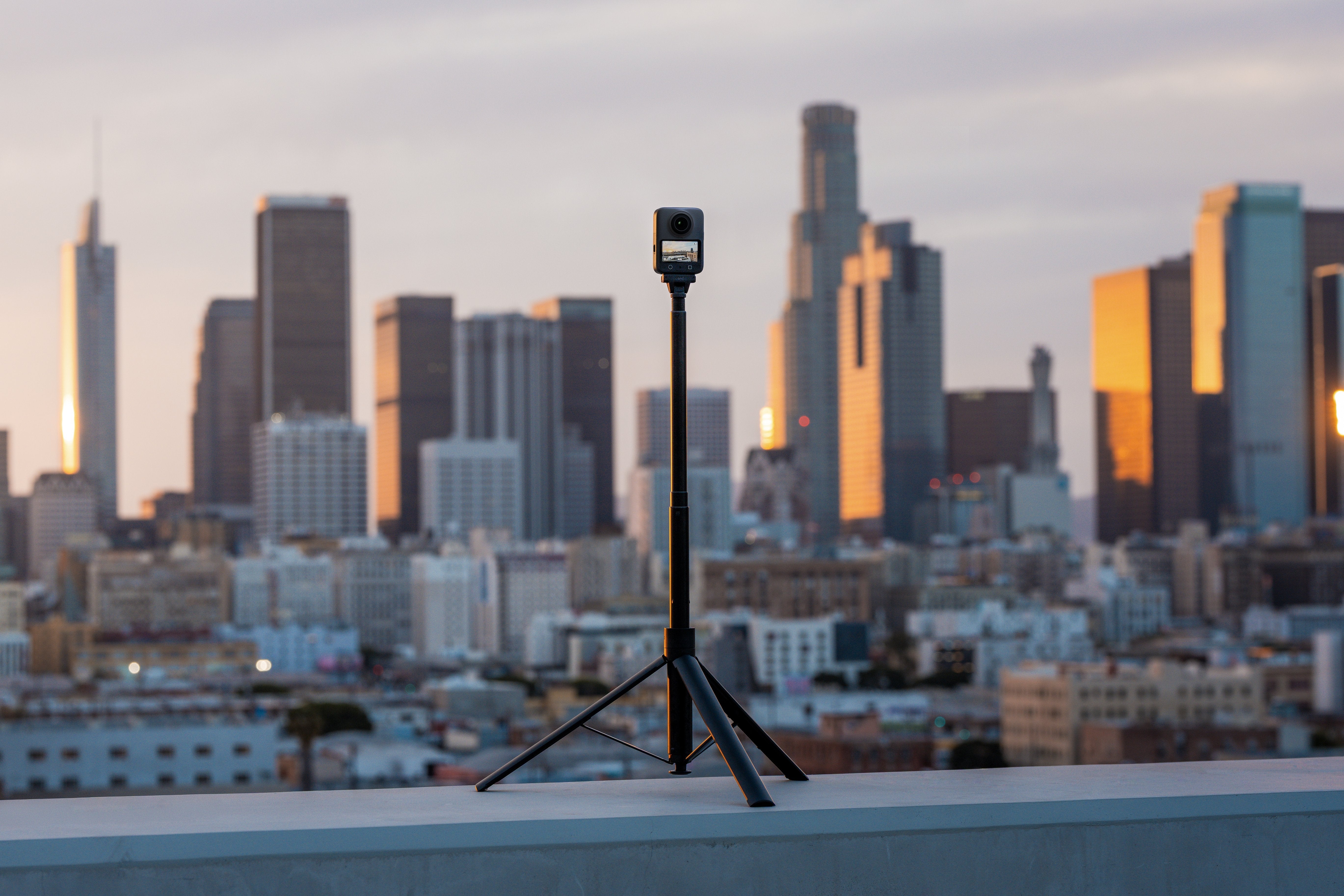 EAN 6937224110502 - DJI Osmo 360 cámara para deporte de acción 120 MP 8K Ultra HD CMOS 25,4 / 1,1 mm (1 / 1.1") Wifi 183 g imagen 19