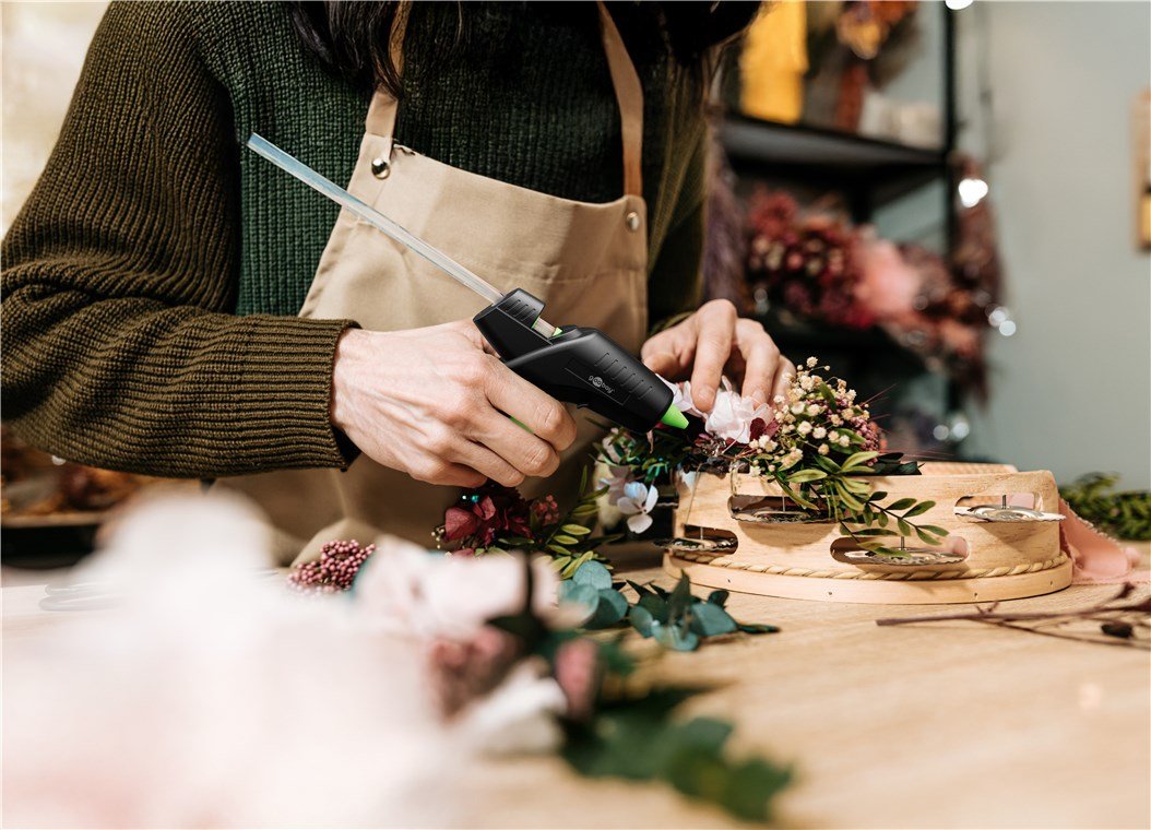 Pistola De Pegamento Caliente Premium, 80 W, Incluye 2 Barras De Pegamento
Para Barras Pegamento Caliente De 11 Mm De Diámetr