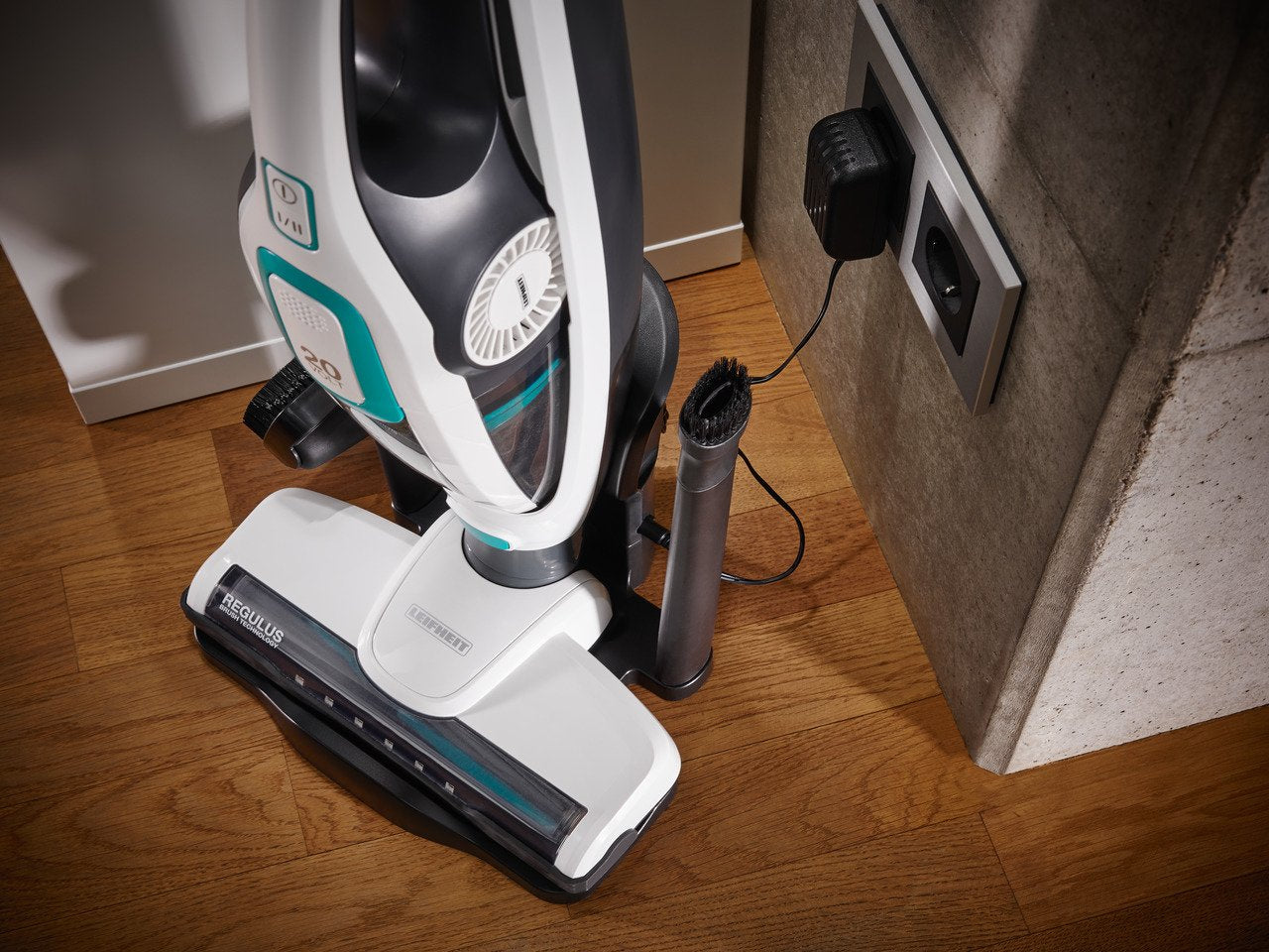 EAN 4006501119254 - Leifheit PowerVac 2in1 Aspiradora escoba 2 en 1 Batería Secar Ciclónico Sin bolsa Negro, Azul, Blanco imagen 11