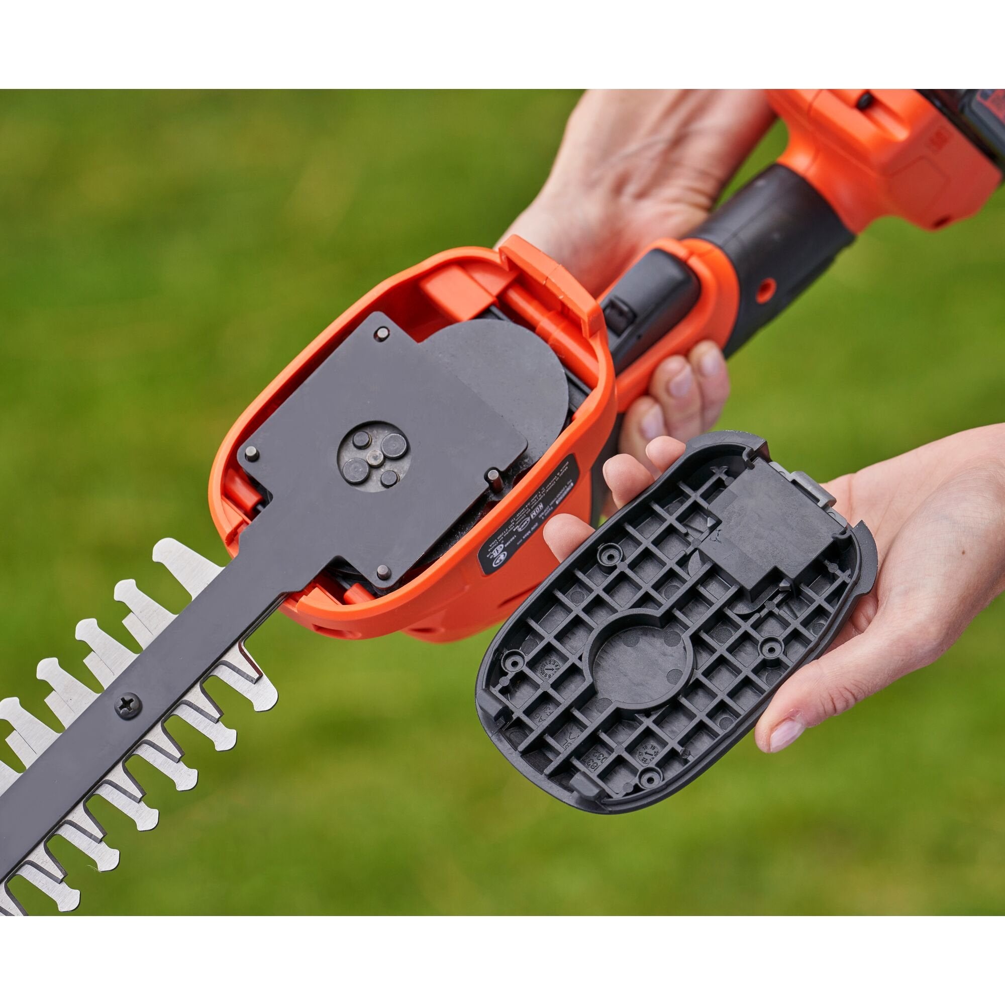 EAN 5035048737224 - Black & Decker BCSS18D1-QW corta-setos eléctrico imagen 11