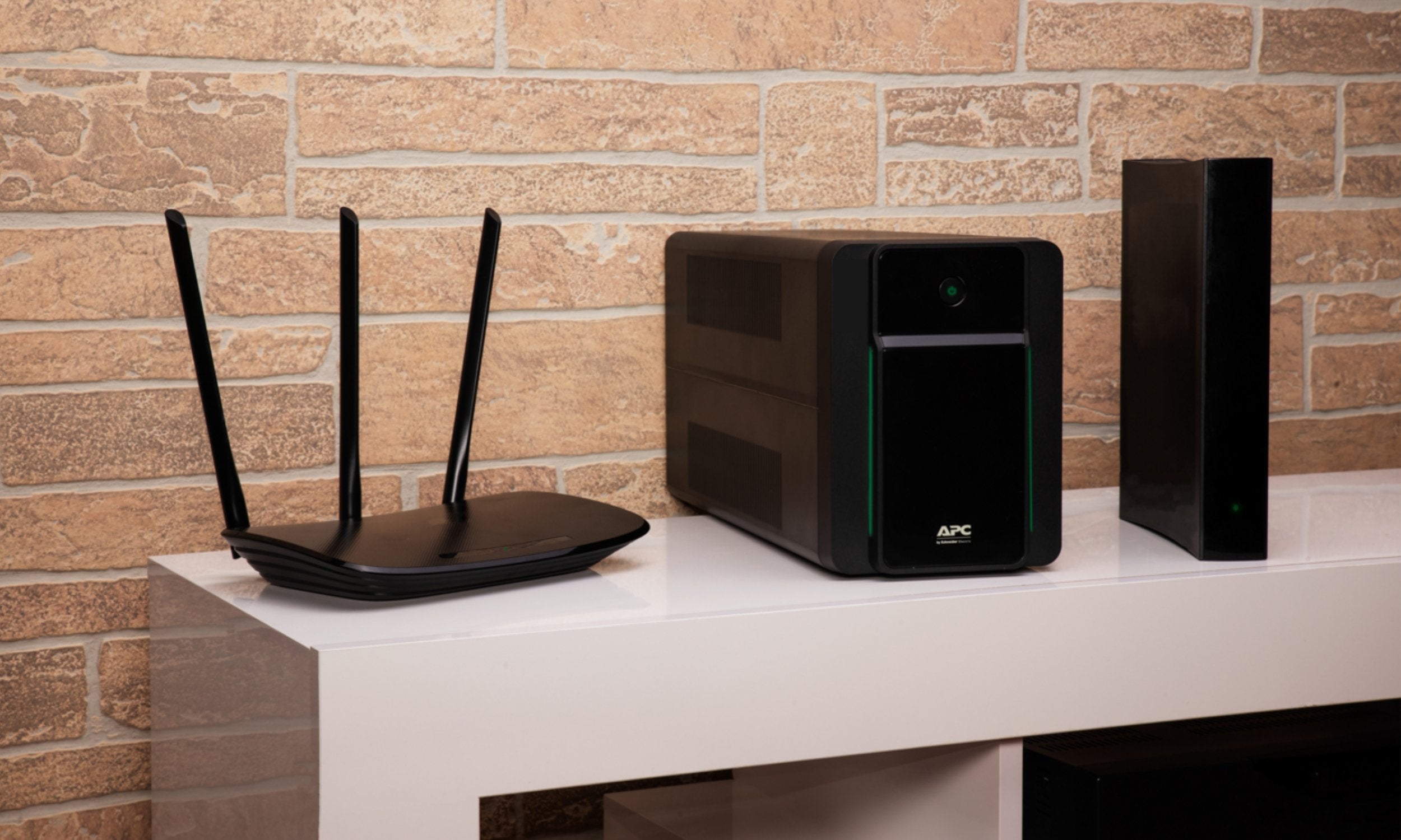 Apc Back-Ups 2200va 230v Iec