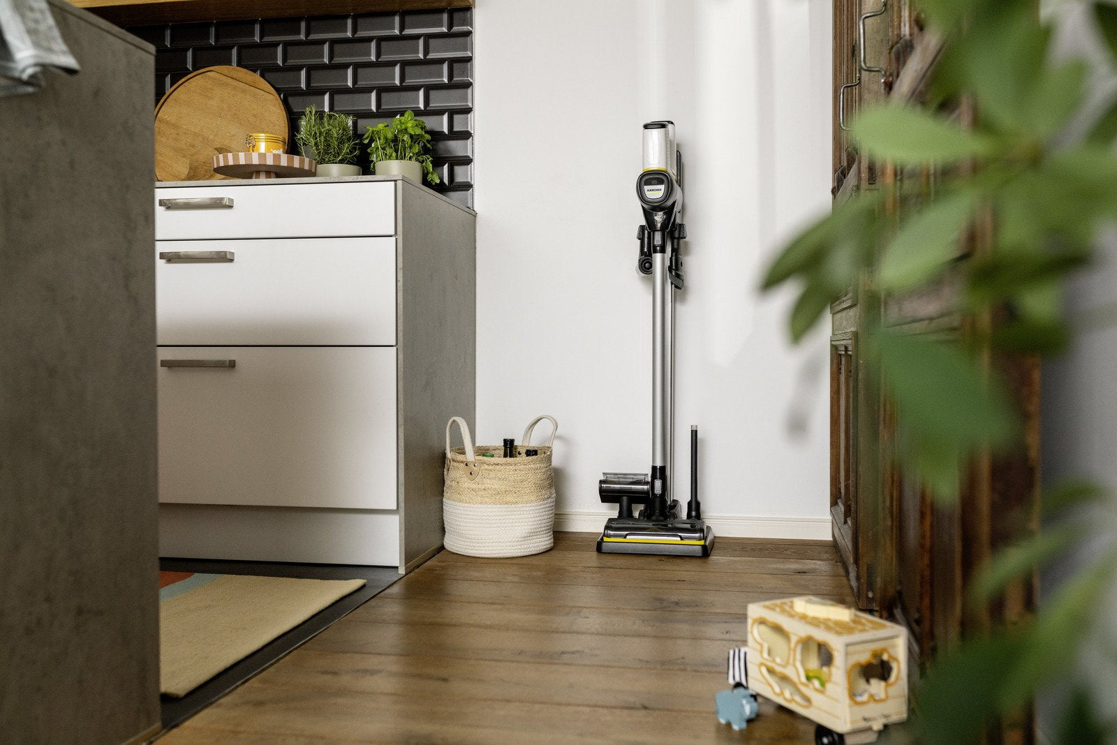 EAN 4054278987316 - Kärcher VC 6 Cordless ourFamily Extra Aspiradora escoba 2 en 1 Batería Secar HEPA Sin bolsa 250 W Negro, imagen 7