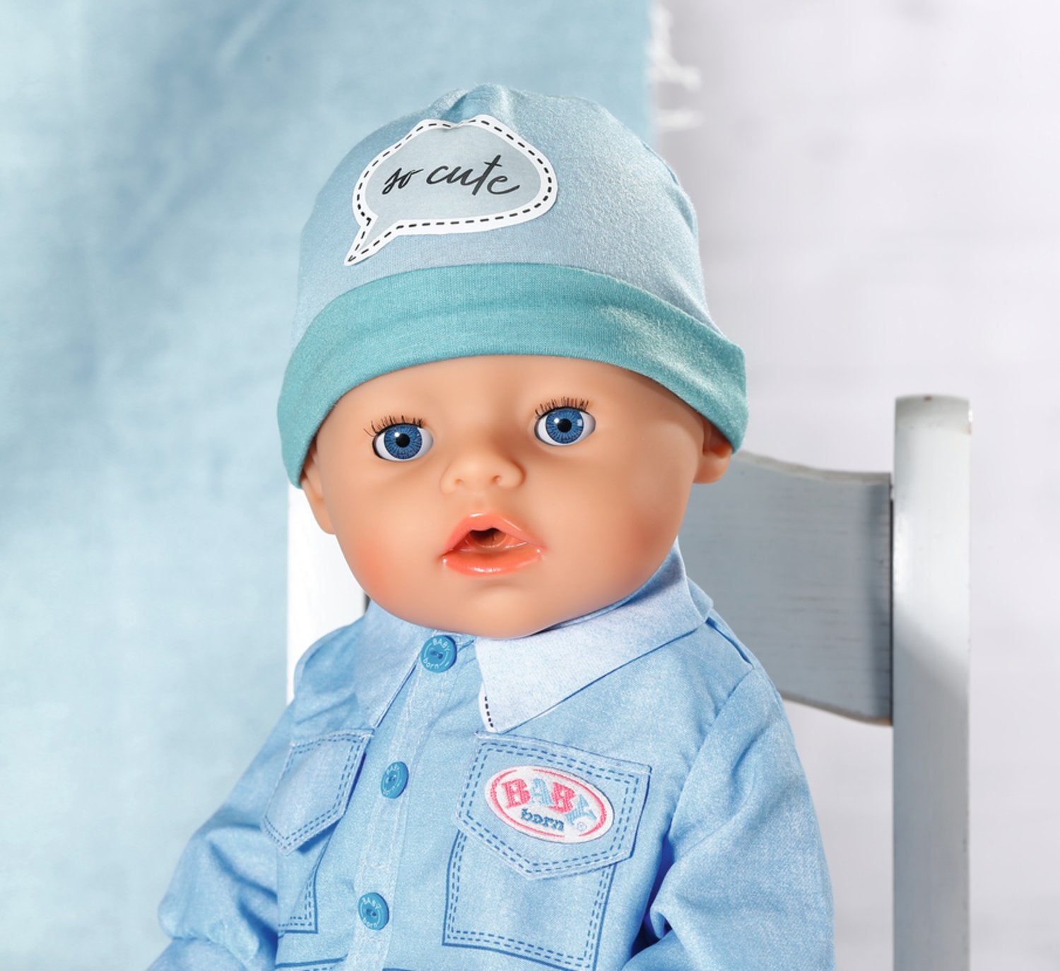 Zapf Creation Baby Born® Deluxe Jeans Peto 43cm, Accesorios Para Muñecas De Una Pieza, Gorro Y Zapatos 832592