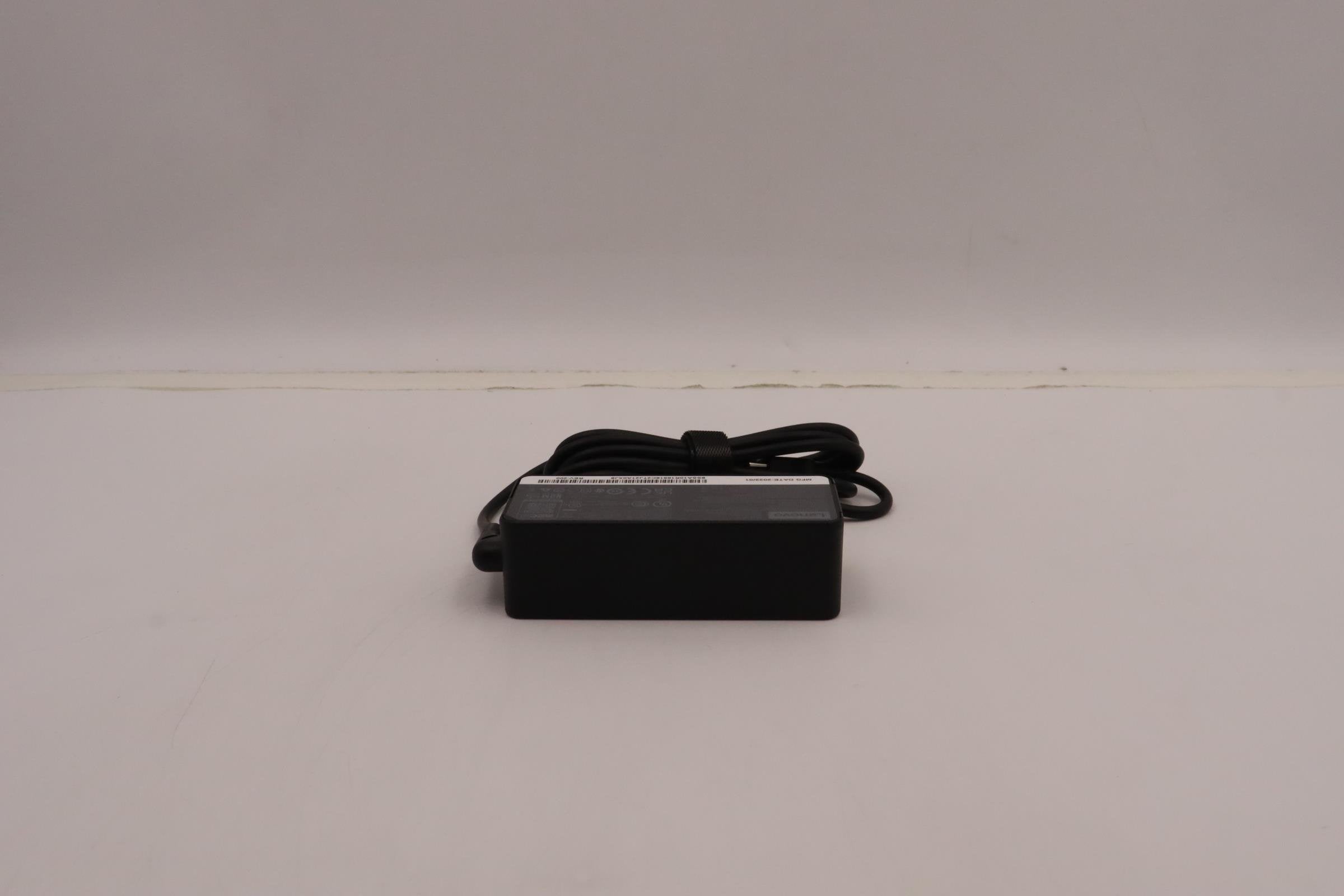 EAN 5715063427071 - Lenovo 5A10W86249 adaptador e inversor de corriente Interior 45 W Negro imagen 6