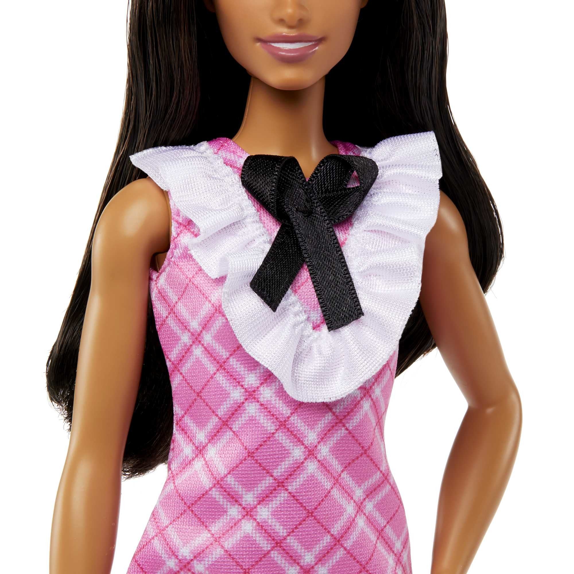 Muñeca Mattel Barbie Fashionistas Con Cabello Negro Y Vestido A Cuadros Hjt06