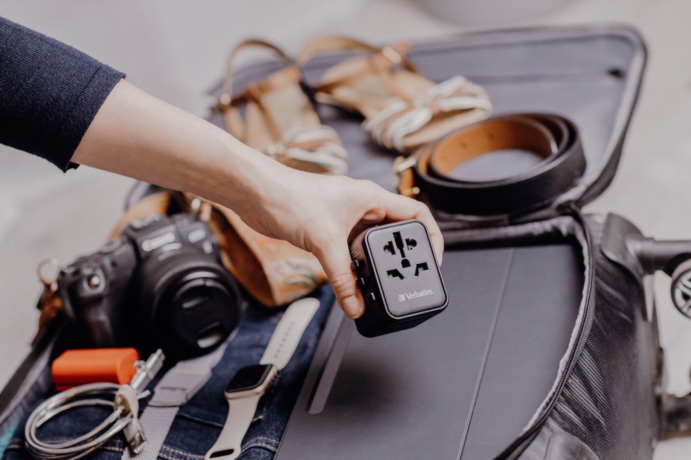 EAN 0023942495444 - Verbatim 49544 adaptador de enchufe eléctrico Universal Negro imagen 17