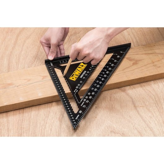 Dewalt Speed Escuadra , 30 Cm, Transportador Negro