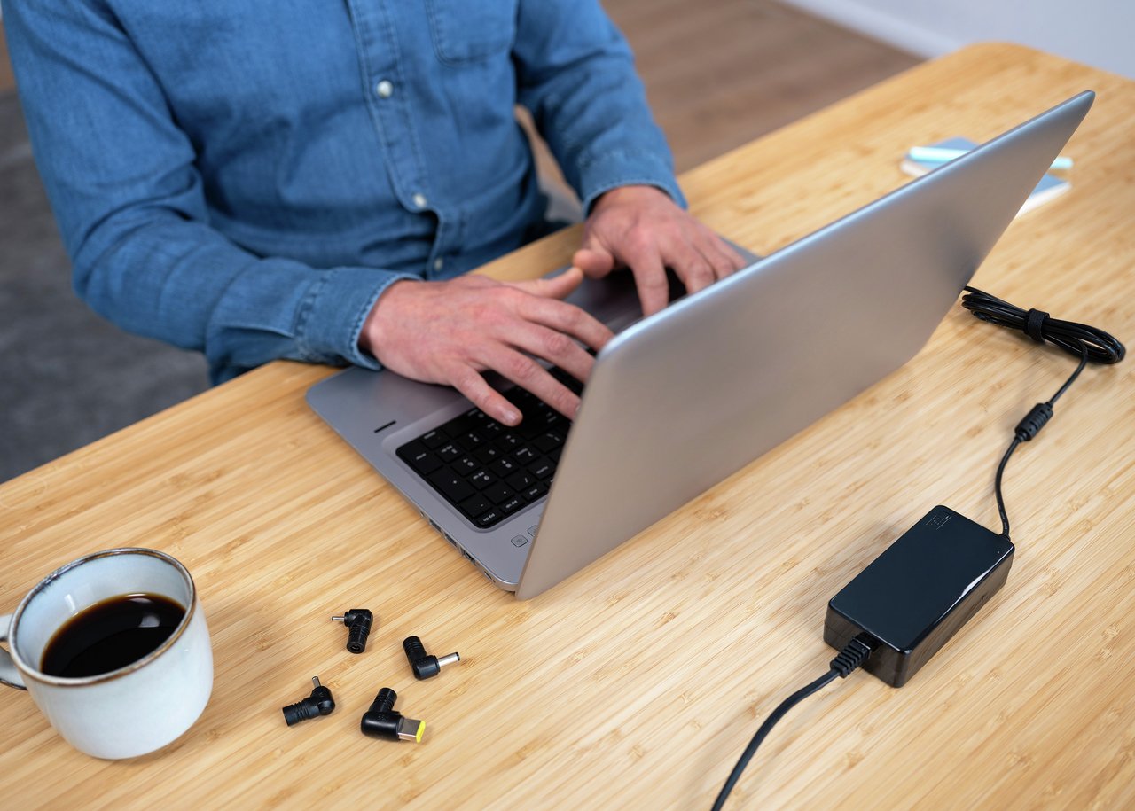 Ac Adapter Universal Notebook 70w Primo Trust