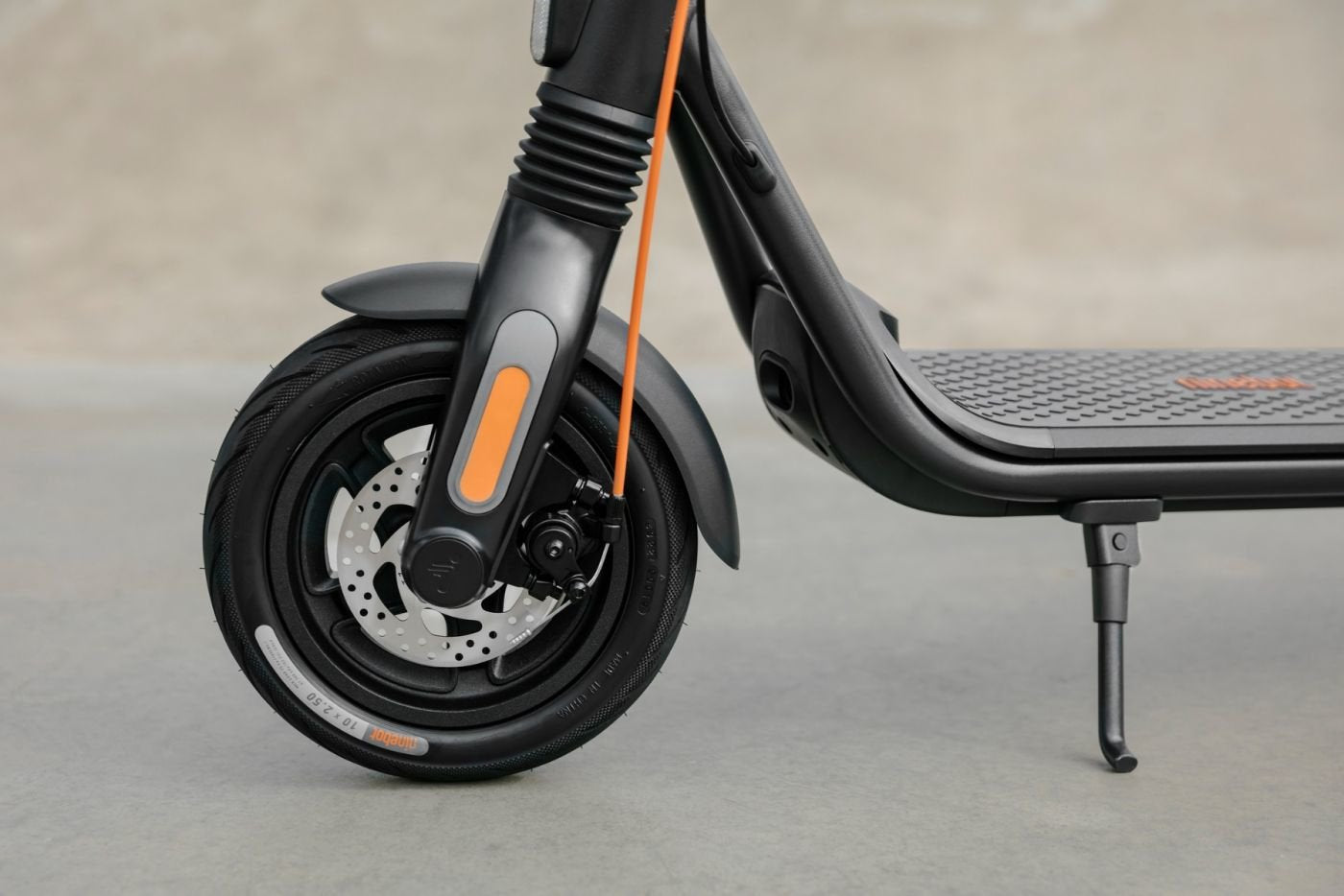 EAN 8720254406480 - Ninebot by Segway KickScooter F2 Pro E Negro 25 kmh imagen 4