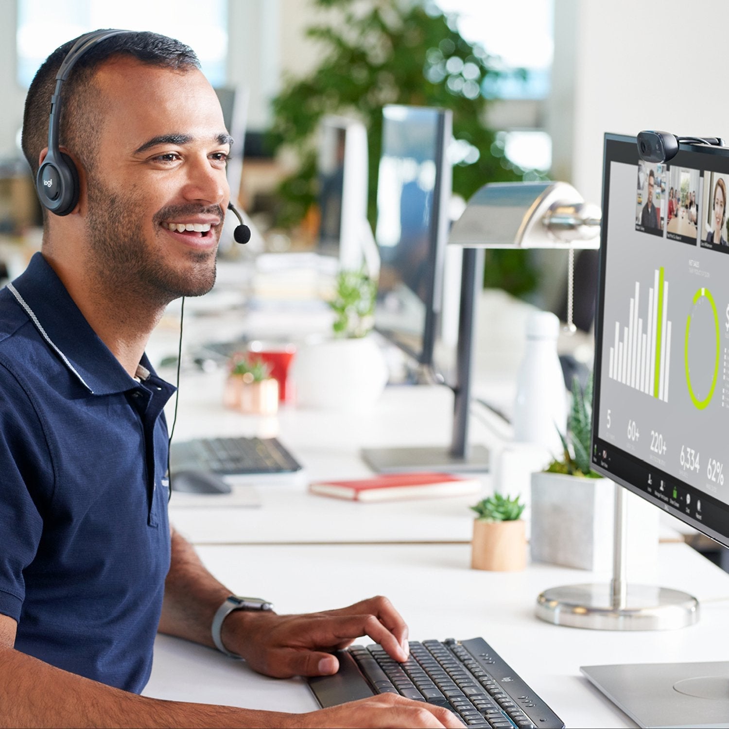 EAN 5099206064201 - Logitech 960-001063 cámara web 3 MP 1280 x 720 Pixeles USB 2.0 Negro imagen 5