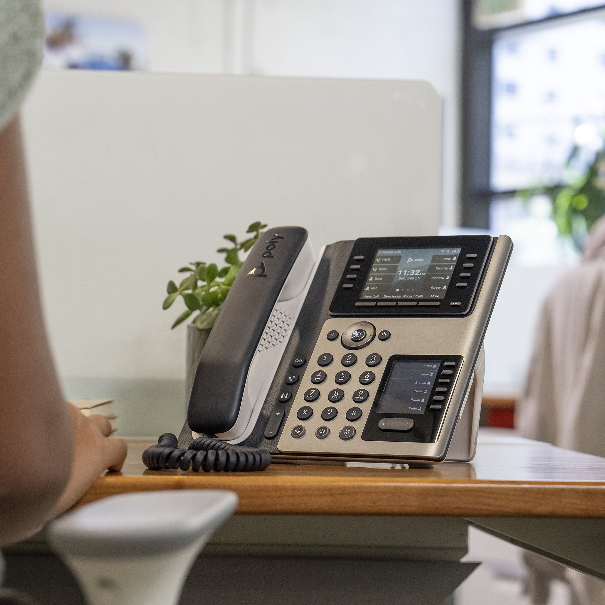 EAN 0197497341416 - HP Poly Edge E400 IP Phone and PoE-enabled teléfono IP Negro 8 líneas IPS imagen 2