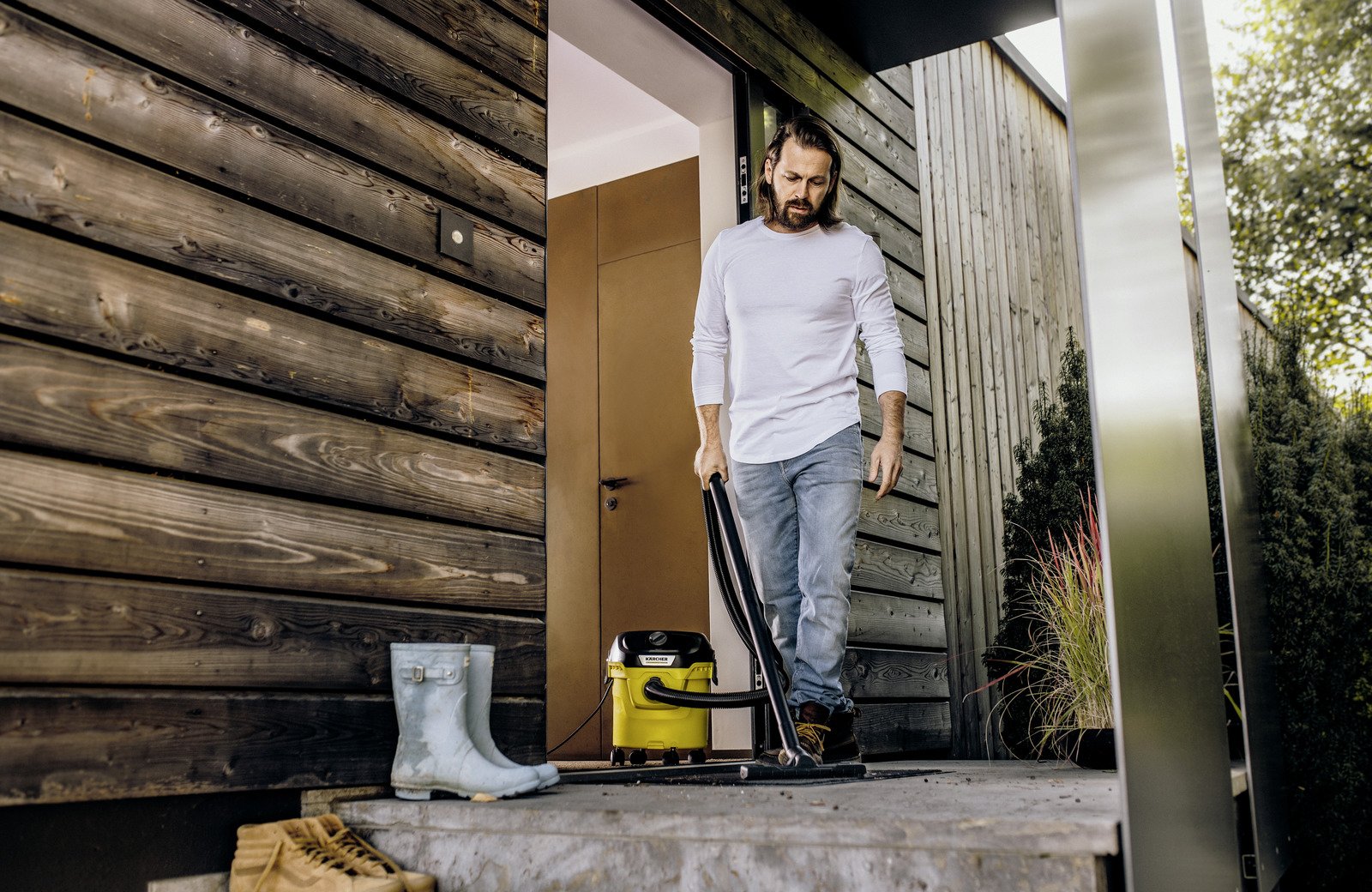 EAN 4054278656328 - Kärcher 1.628-401.0 extractor de polvo Negro, Amarillo 12 L 1000 W imagen 2