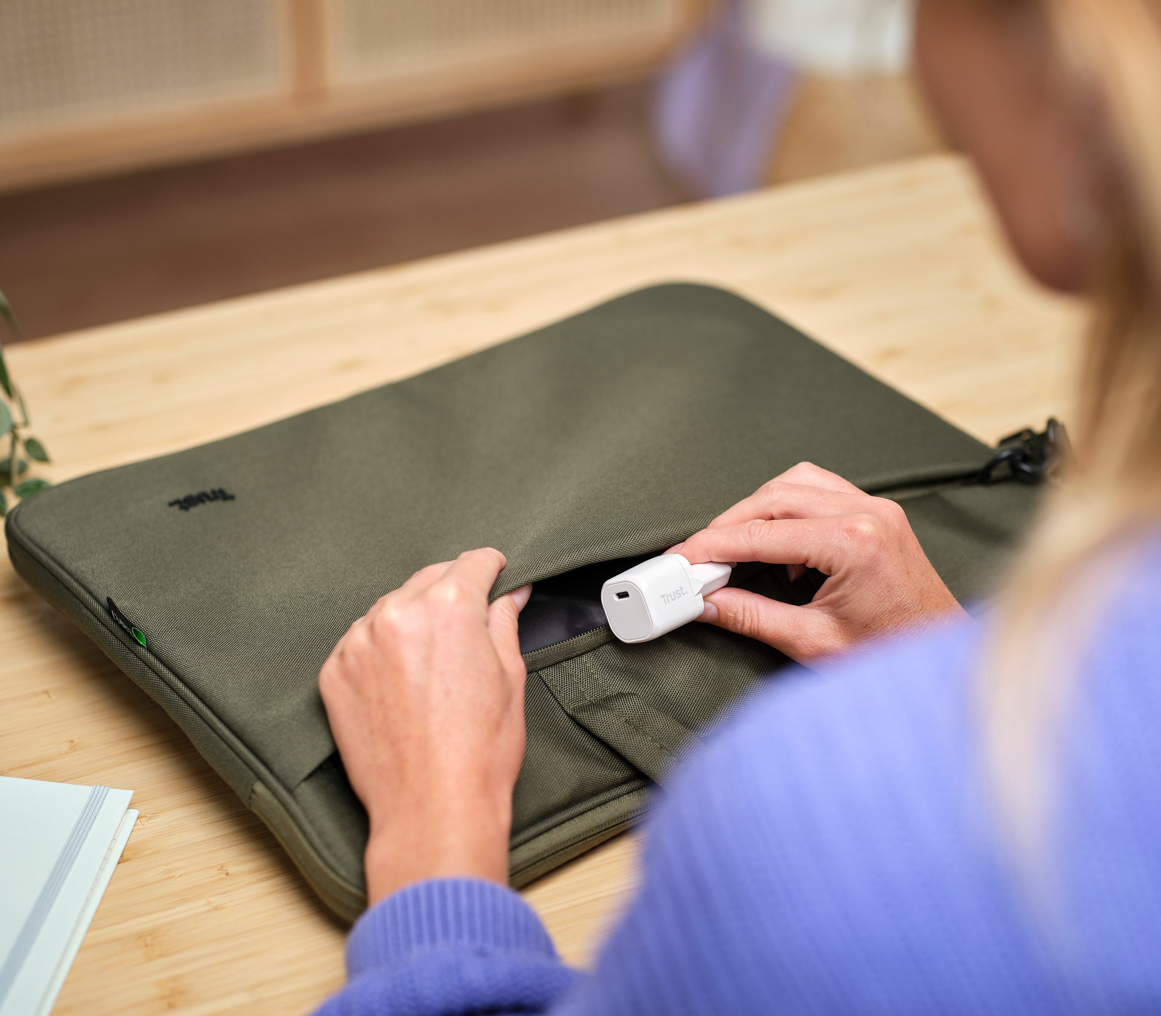 EAN 8713439252057 - Trust Maxo Universal Blanco Corriente alterna Interior imagen 7