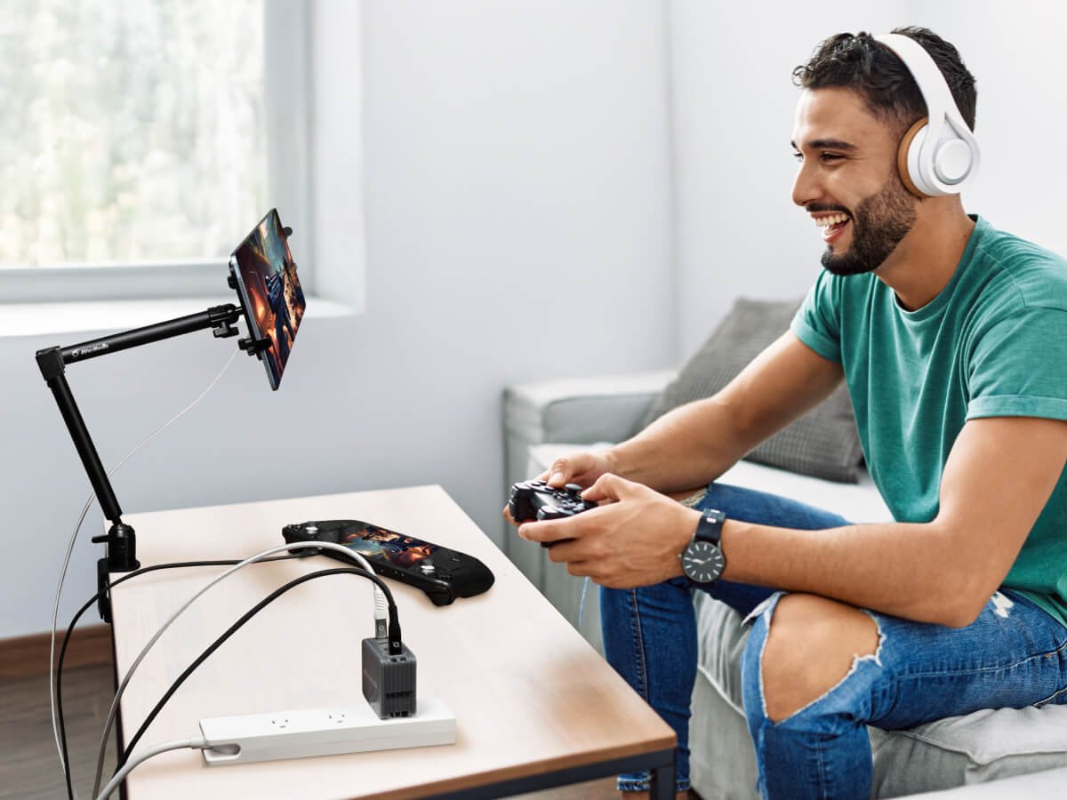 Avermedia Ladedock, Elitego Gc313pro Negro, 100w Gan, Hd