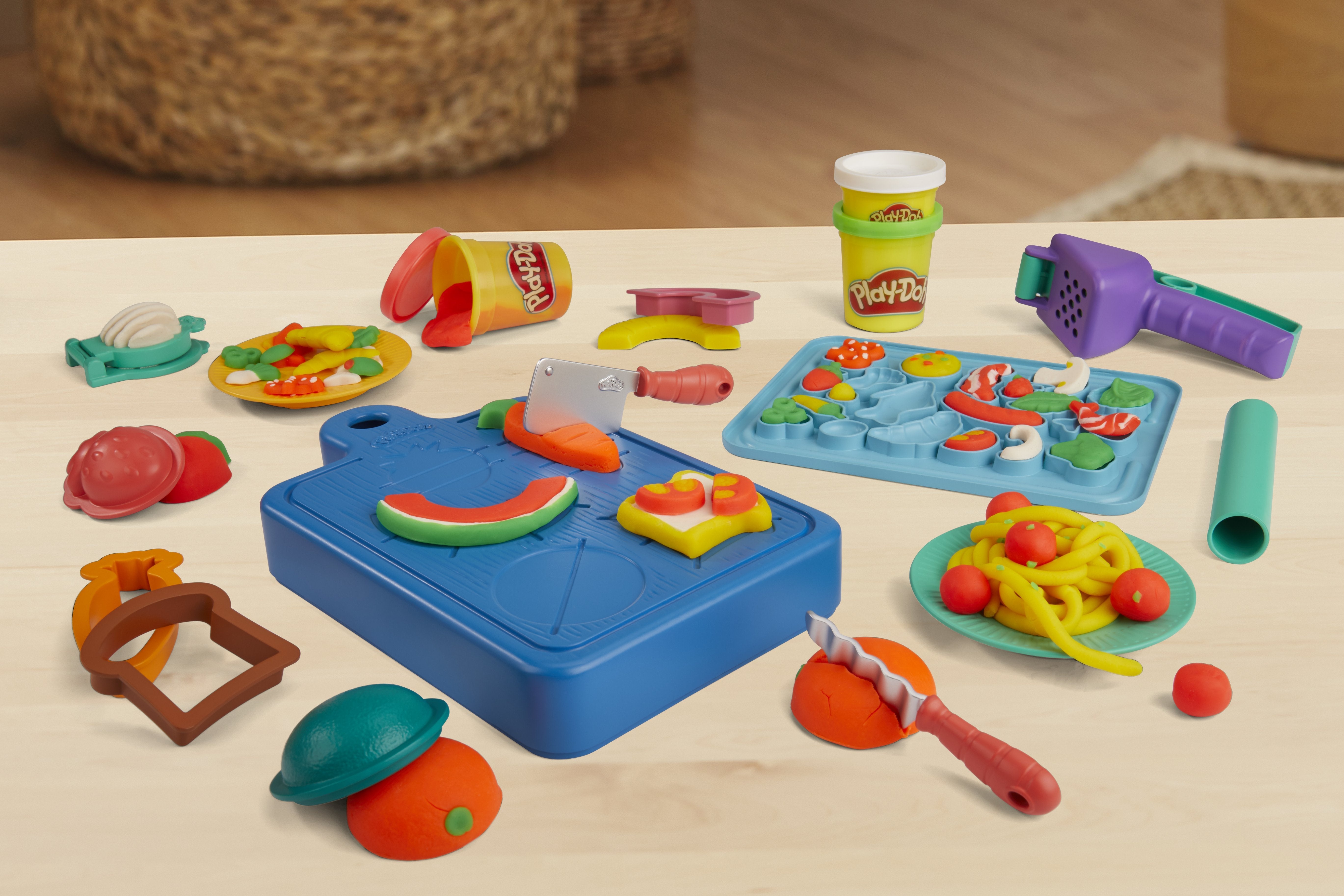 Hasbro Play-Doh Little Chef Starter Kit, Amasar F69045l0