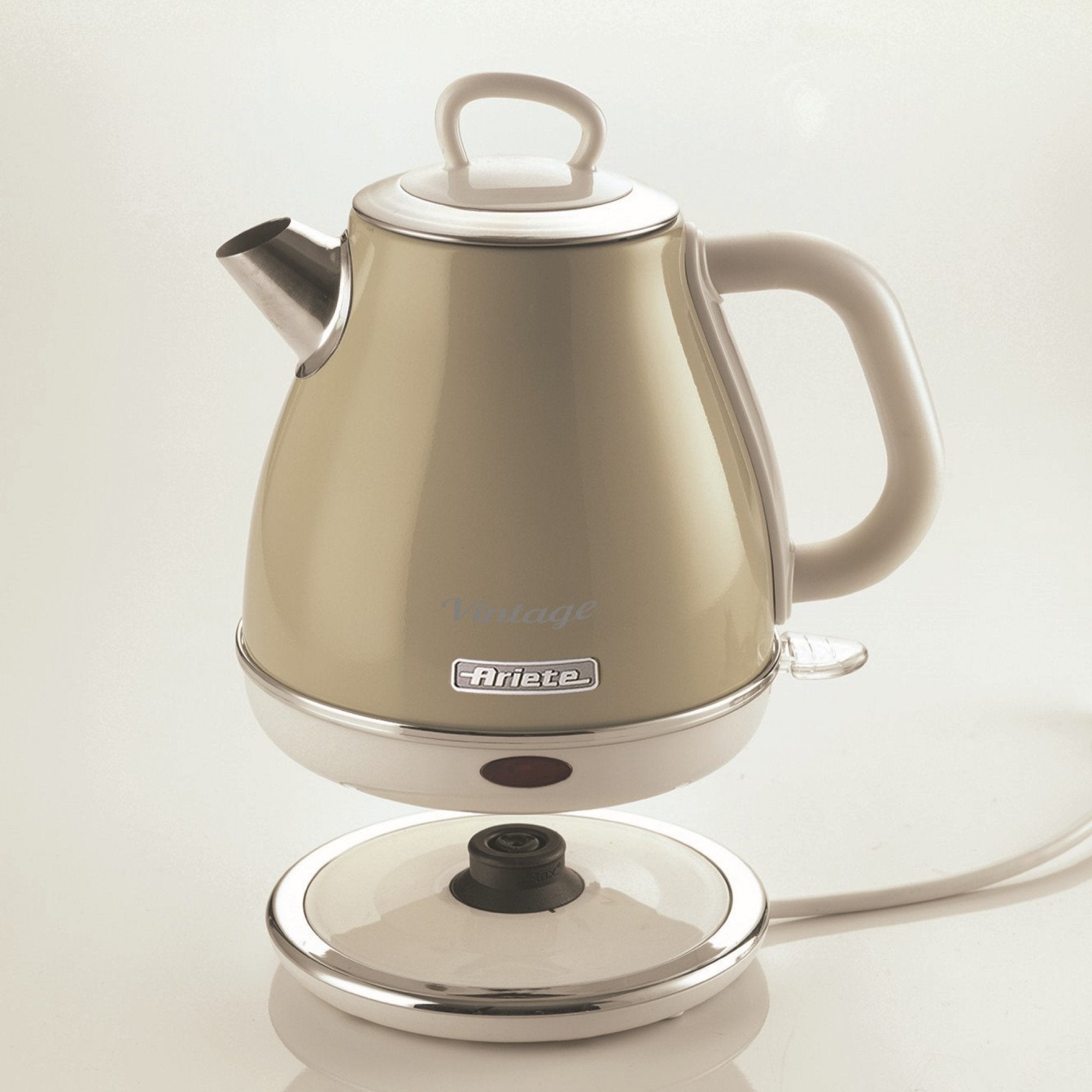 Hervidor De Agua Ariete Vintage 2868 03 2000w Capacidad 1l