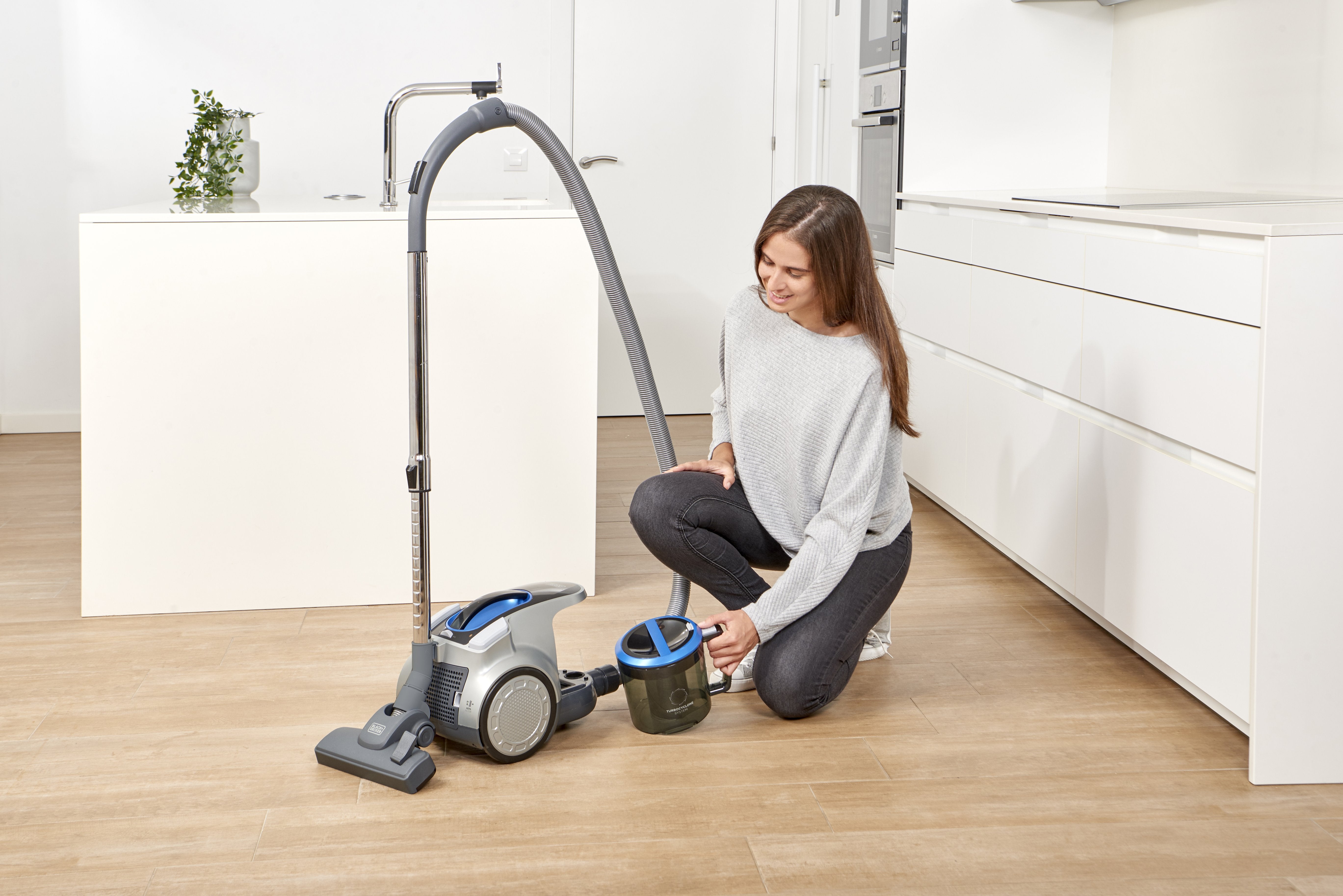 EAN 8432406480001 - Black & Decker BXVML700E aspiradora 2 L Aspiradora cilíndrica Secar 700 W Sin bolsa imagen 18