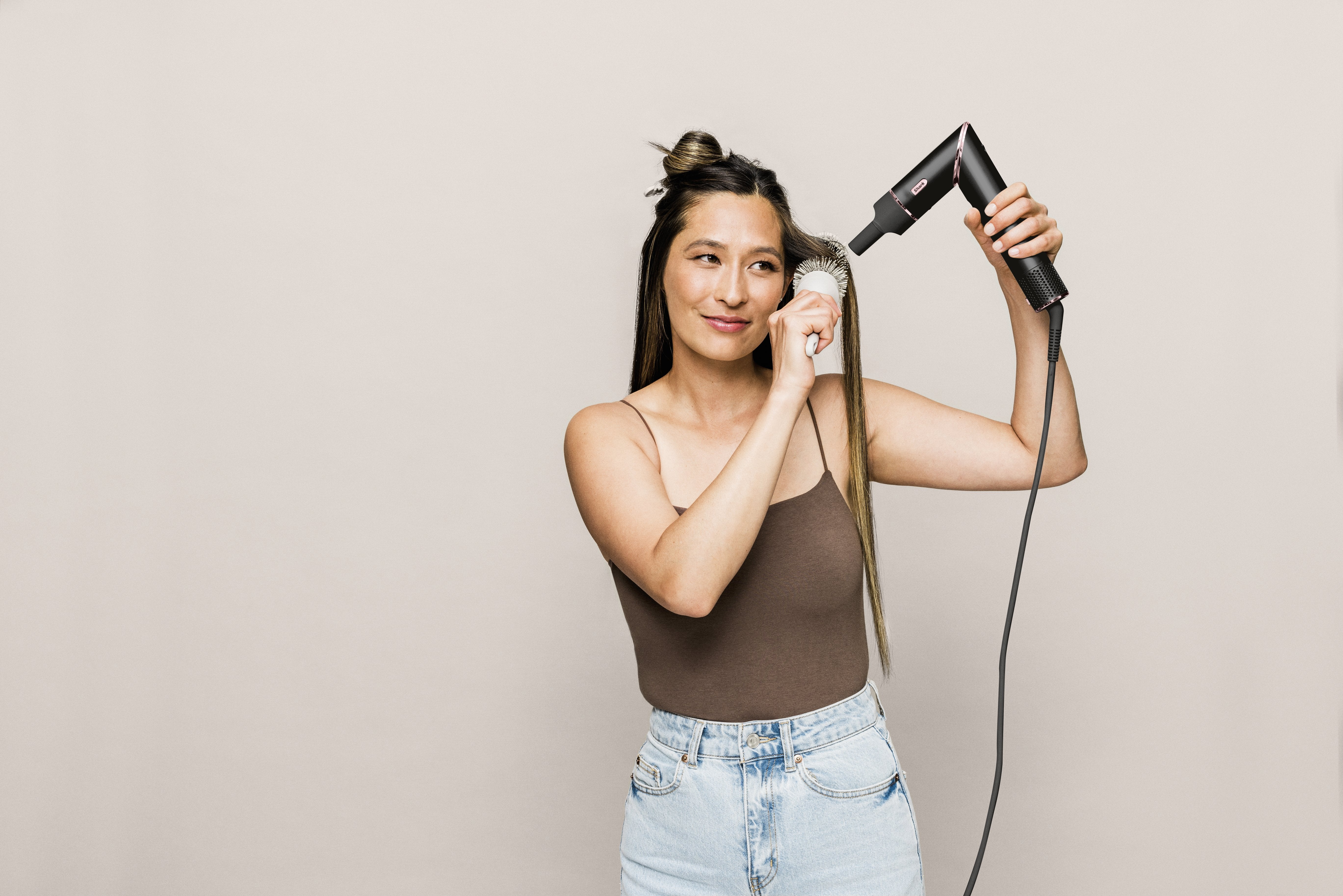 EAN 622356270601 - Shark FlexStyle HD424EU Herramienta de peinado con múltiples accesorios Caliente Negro, Oro rosa 1400 W 2, imagen 13