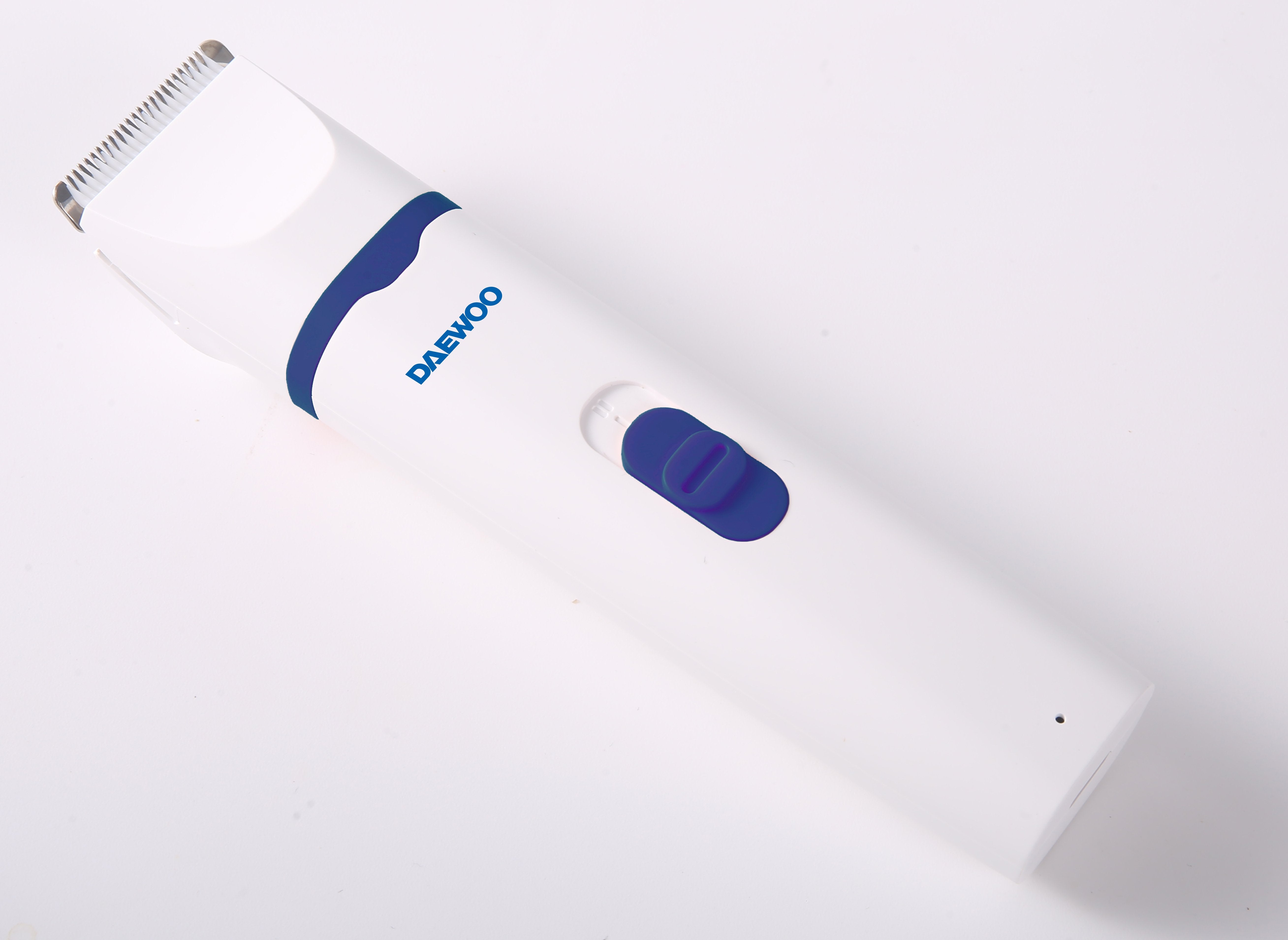 Cortapelo Electrico 4 En 1 Daewoo D-T65 4 Cabezales Para Cuidar Pelaje Y UãAs Inalambrico