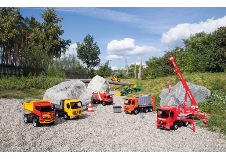 EAN 4006942811403 - Lena GIGA TRUCKS Tractor with shovel & trailer imagen 5