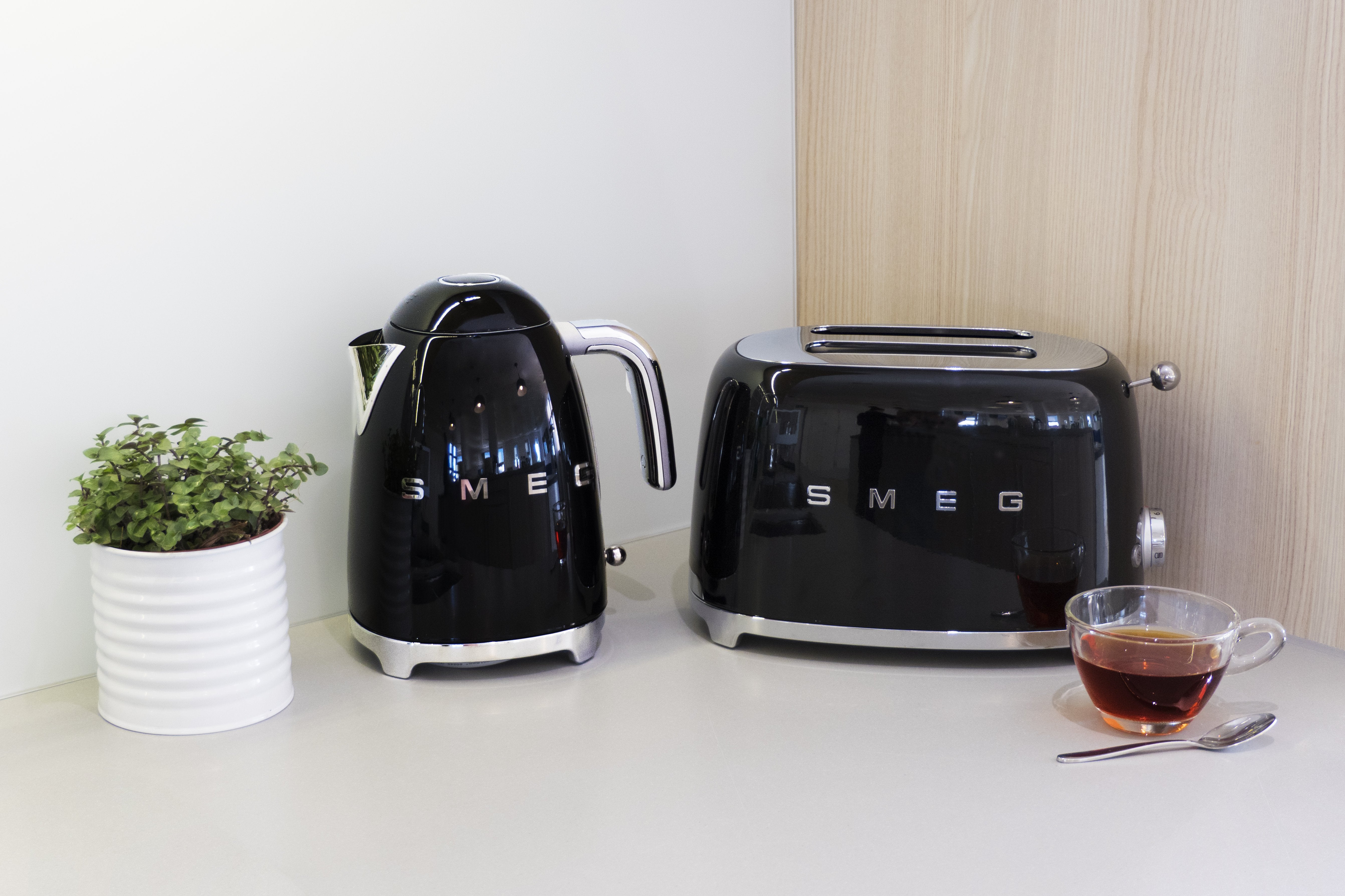 EAN 8017709187002 - Smeg TSF01BLEU tostadora 6 2 rebanada(s) 950 W Negro imagen 14