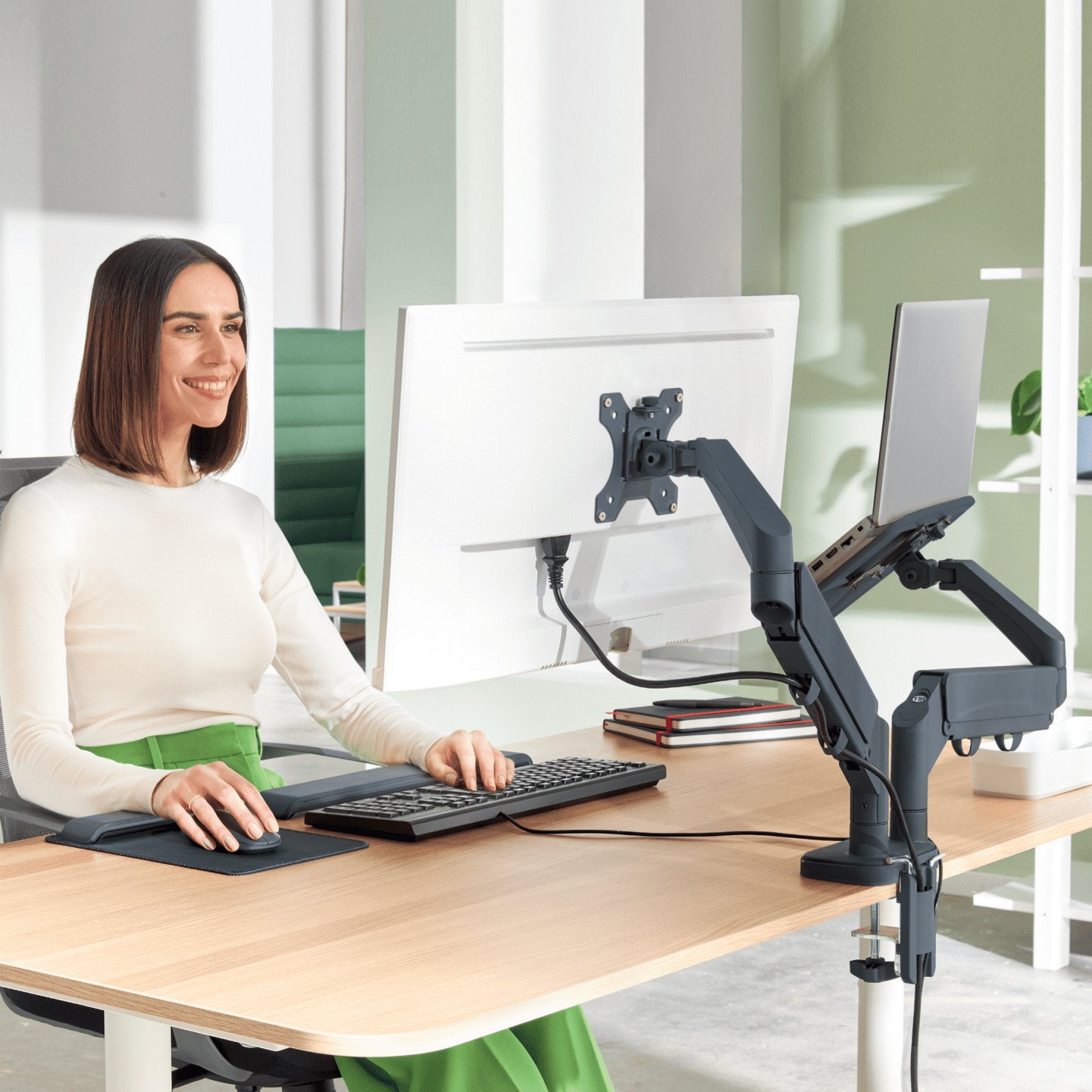 EAN 4002432134700 - Leitz 65380089 soporte para monitor 81,3 cm (32") Escritorio Gris Oscuro imagen 5