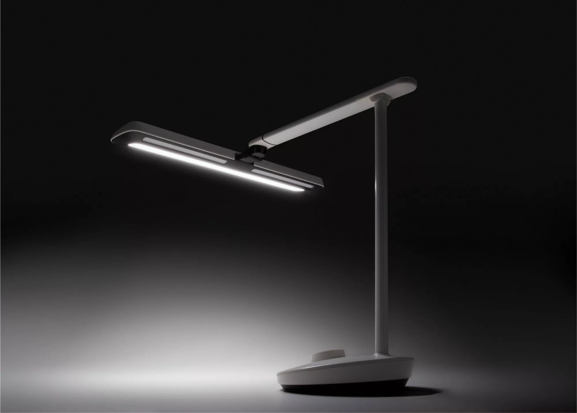 Flexo De Escritorio Philips Vdt Mate Led 14w Red Electrica 220v Sceneswitch 27-65k Regulable Blanco