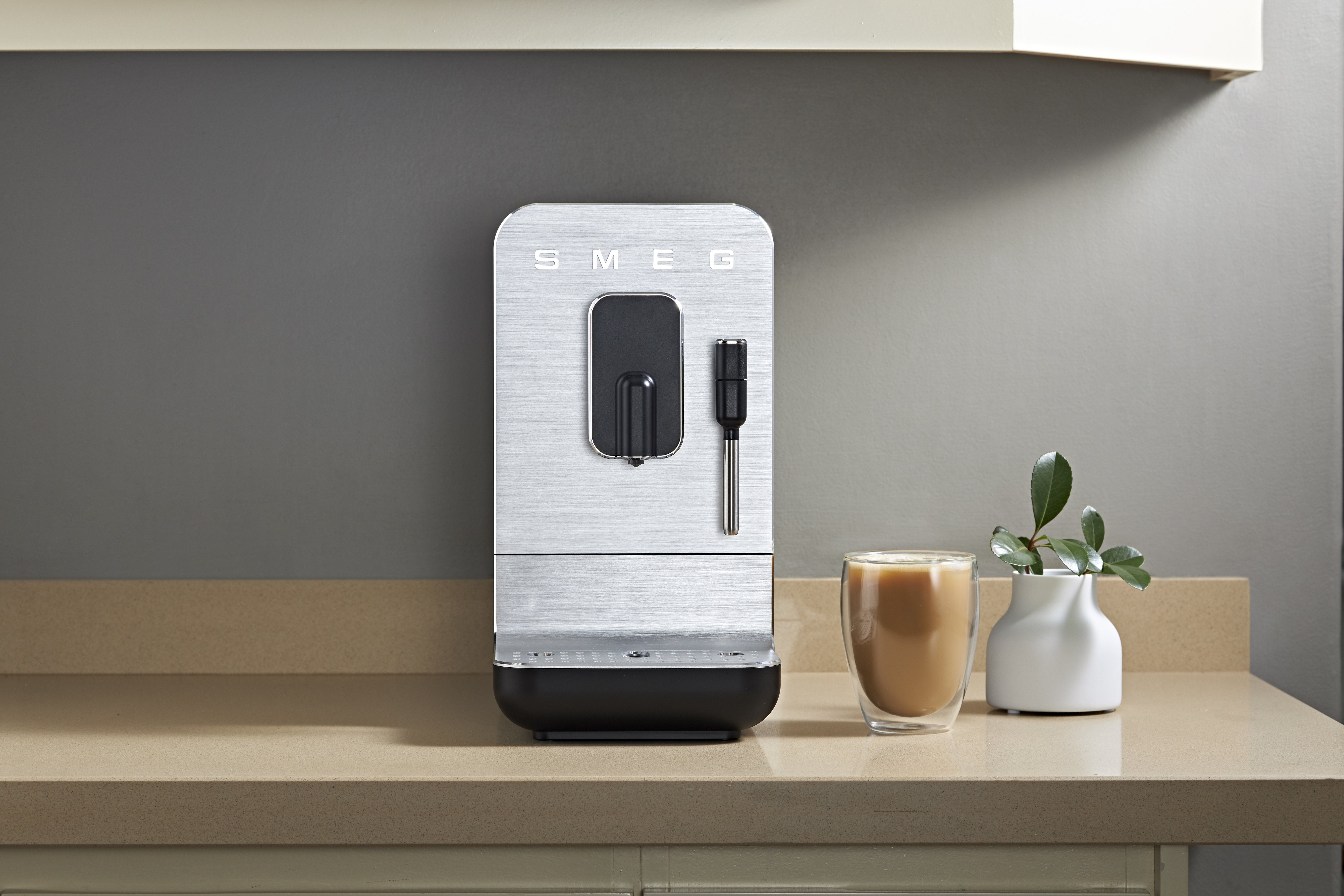 EAN 8017709334857 - Smeg BCC12BLMEU cafetera eléctrica Totalmente automática Máquina espresso 1,4 L imagen 24