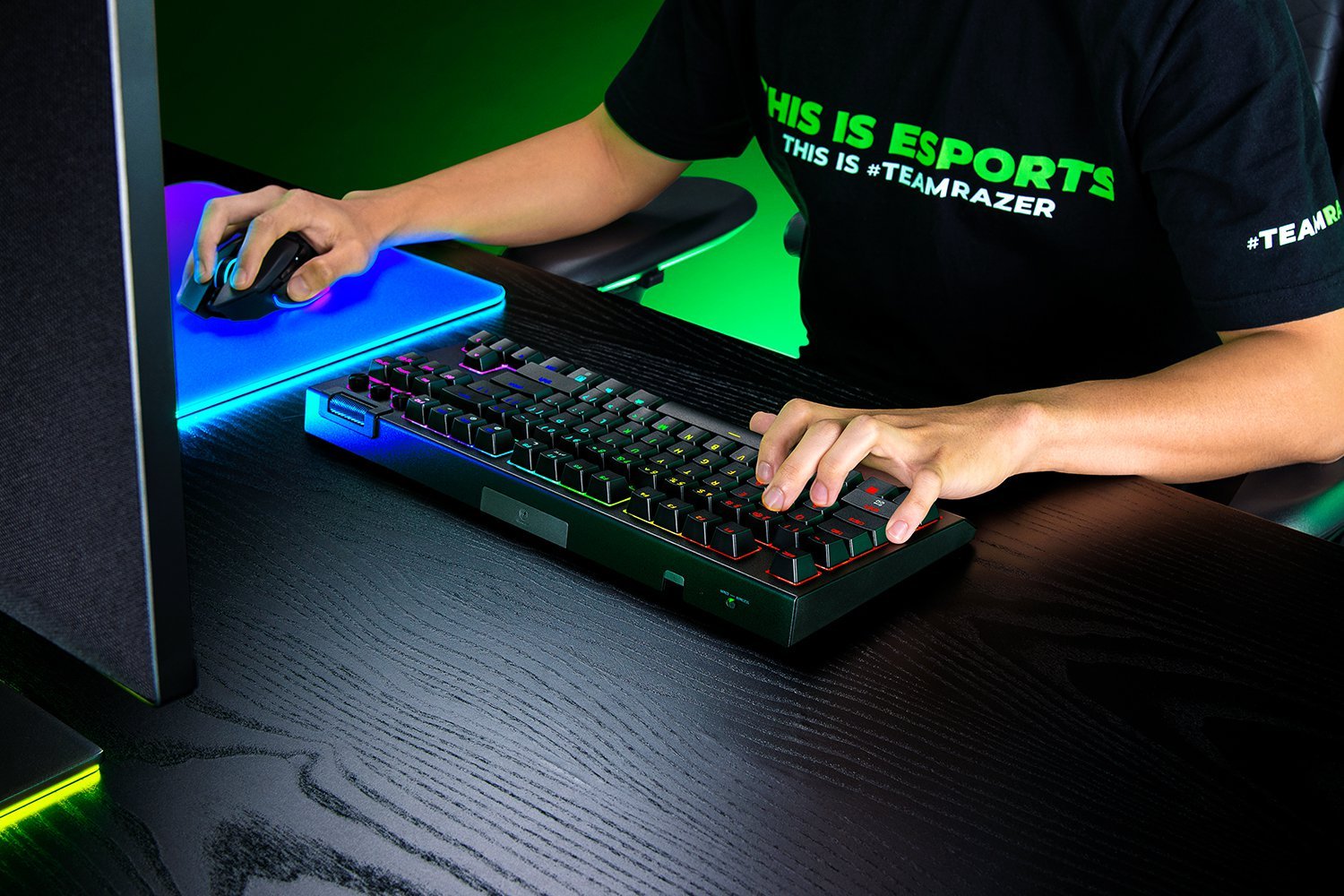 EAN 8886419349884 - Razer BlackWidow V4 Tenkeyless HyperSpeed teclado Juego USB + RF Wireless + Bluetooth QWERTY Internaciona imagen 2