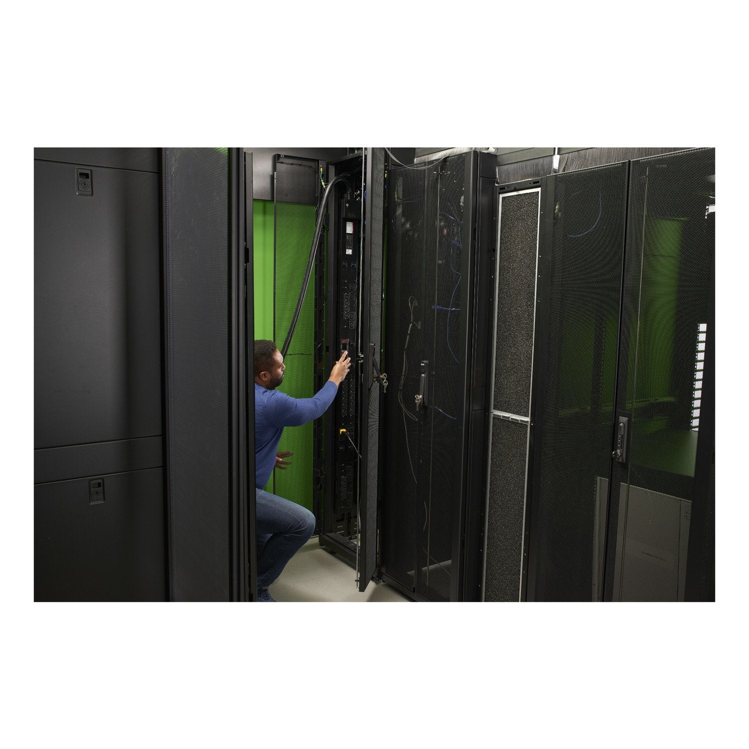 Apc Rack Pdu 9000 Switched Apdu9959na3 Unidad De Distribución De Potencia (Montaje En Bastidor) Ca 200/208 V 3.3 Kw 3300 Va Ethernet 10/100/1000 Input: Nema L6-20 Conectores De Salida: 24 (21 Iec 60320 C13/C15 3 Iec 60320 C19/C21) 0u 3