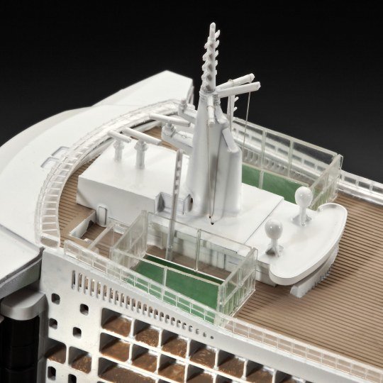 Model Plastikowy Statek Queen Mary 2 1:700