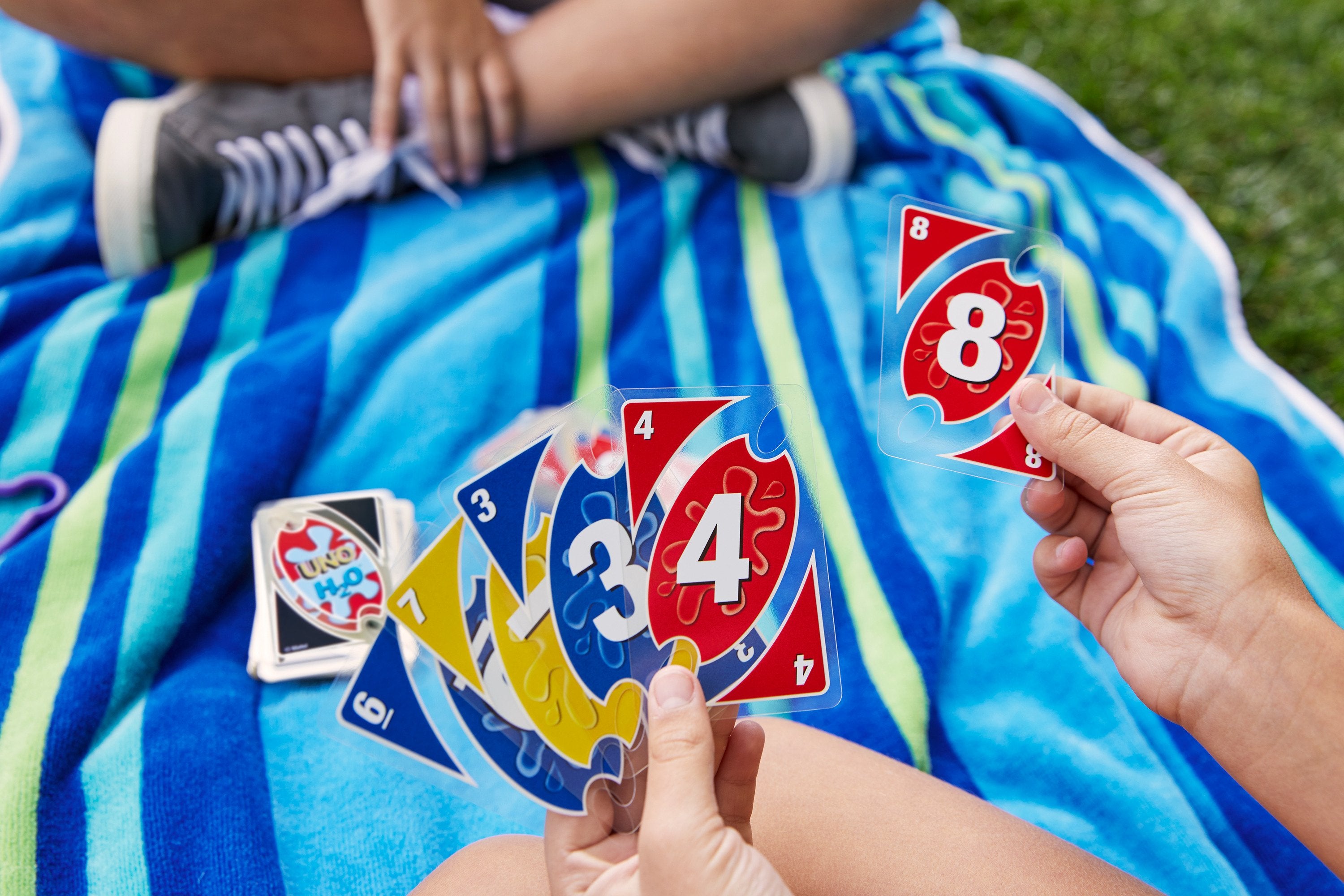 EAN 0027084724578 - Games P1703 juego de tablero Juego De Cartas Familia imagen 4