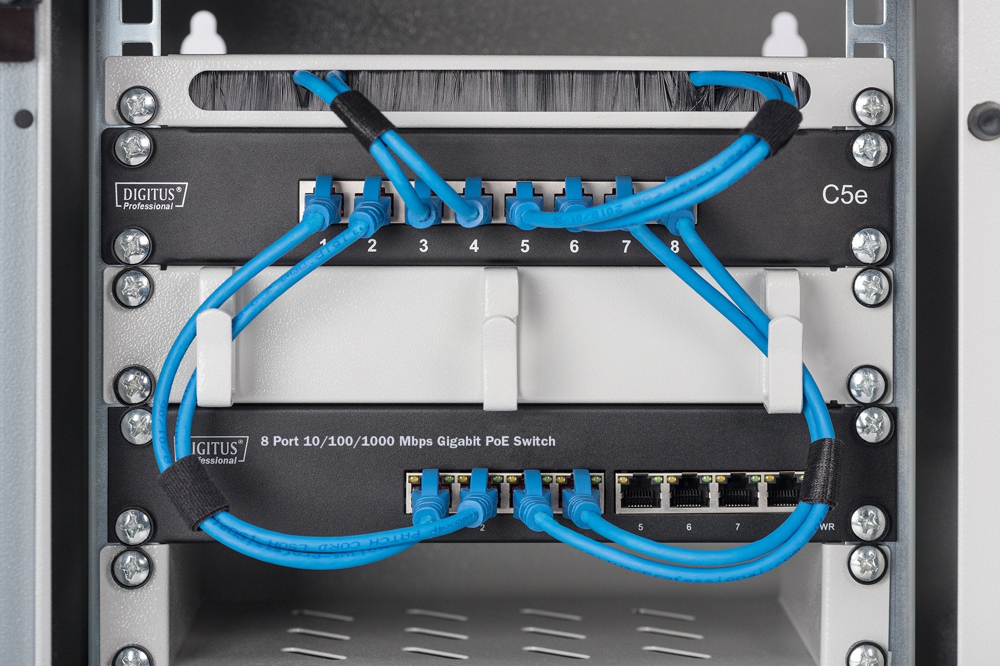 EAN 4016032441038 - Digitus DN-95317 switch No administrado Gigabit Ethernet (10/100/1000) Energía sobre Ethernet (PoE) Gris imagen 2