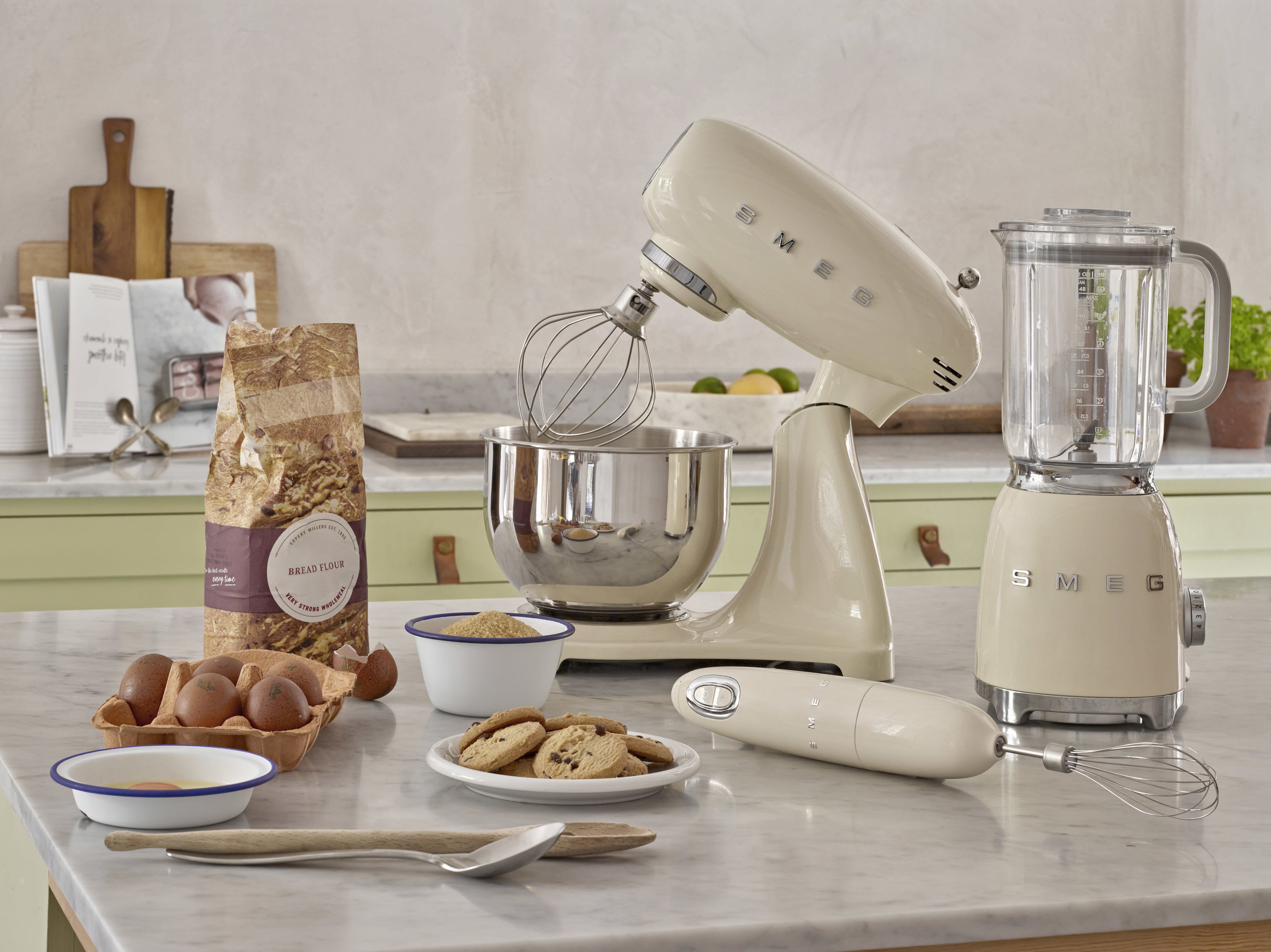 EAN 8017709269159 - Smeg SMF03CREU batidora Batidora de varillas 800 W Crema de color imagen 14