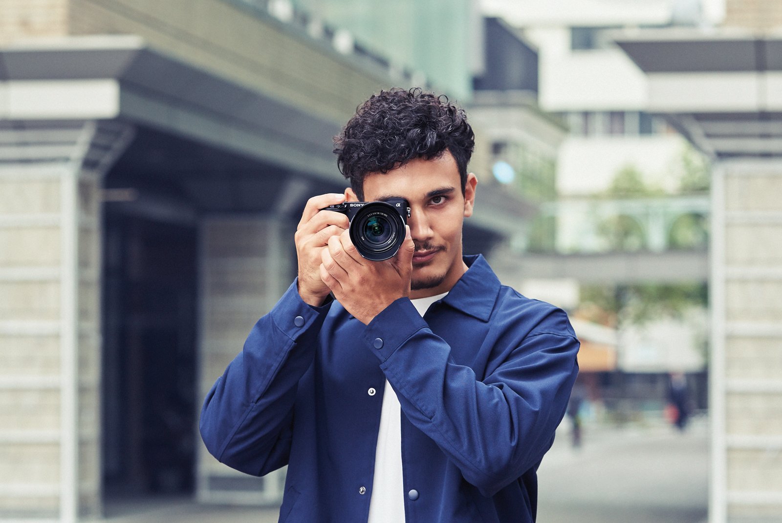 Sony Ilce-6400l CãMara Con Montura Tipo E Y Sensor Aps-C Cuerpo + Lente Zoom Potente De 16-50mm