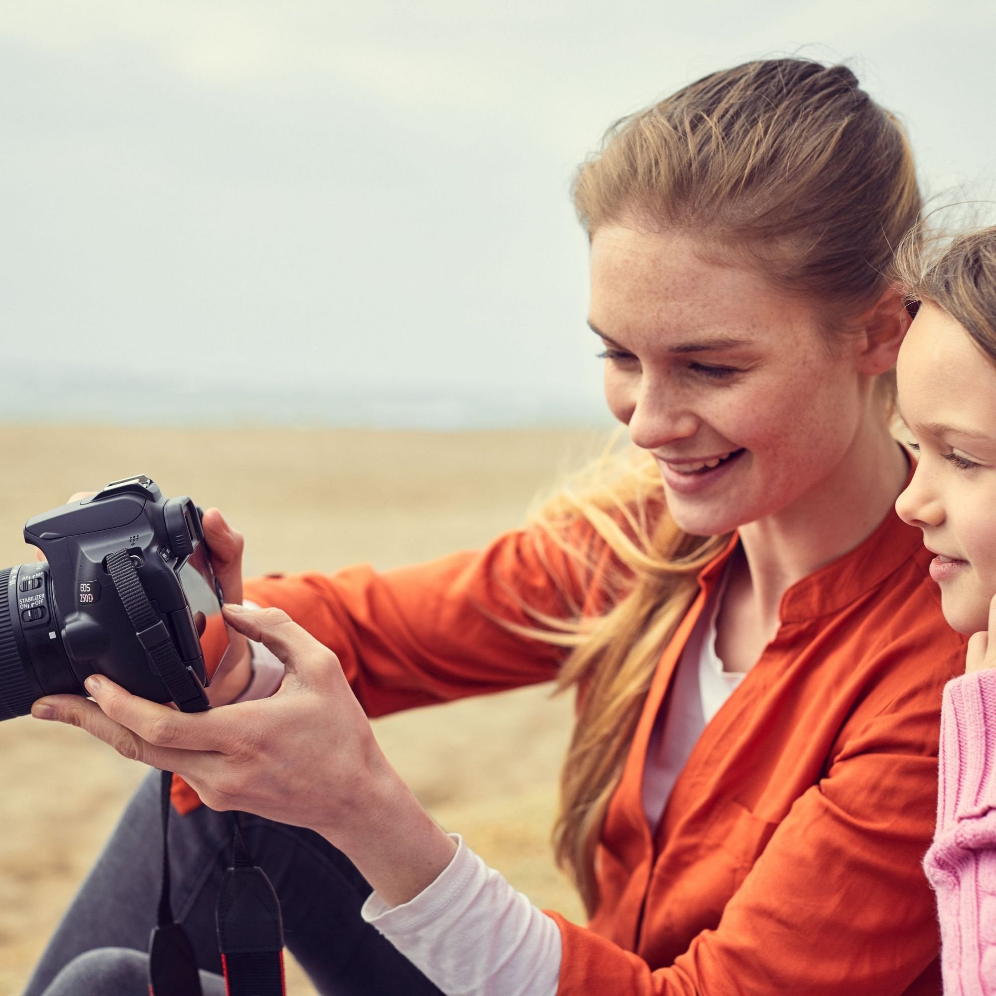 EAN 4549292132717 - Canon EOS 250D+EF-S 18-55mm Juego de cámara SLR 24,1 MP CMOS 6000 x 4000 Pixeles Negro imagen 14