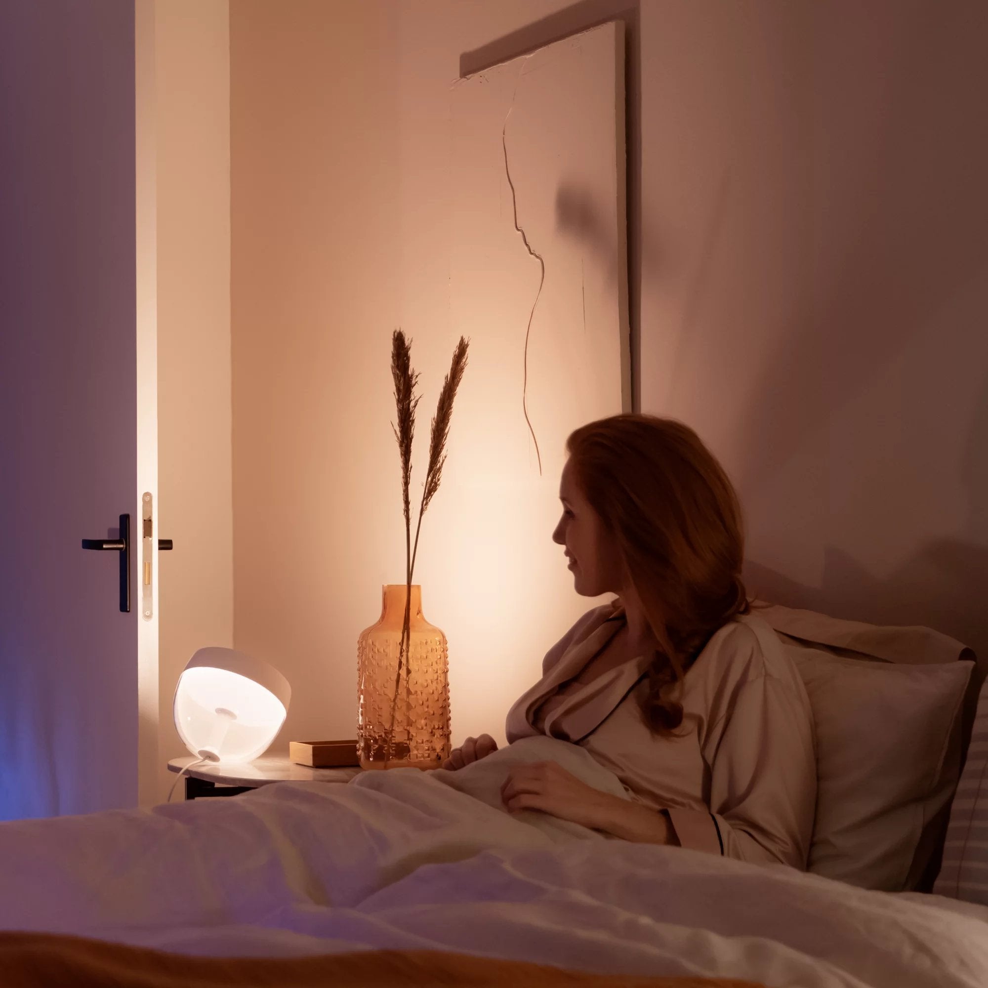 EAN 8719514264489 - Philips Hue White and Color ambiance 8719514264489 iluminación inteligente Lámpara de mesa inteligente Bl imagen 2