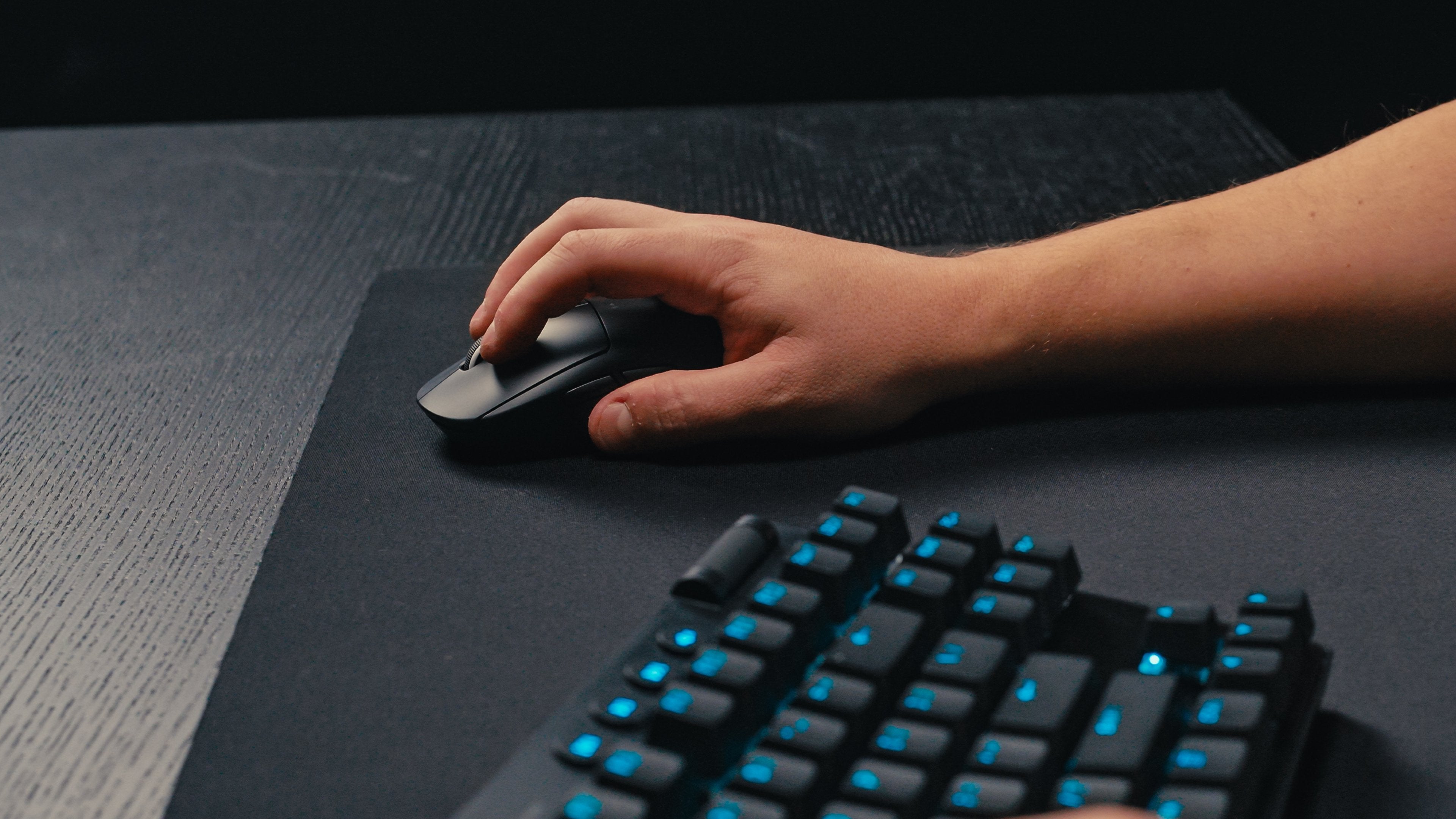 EAN 5099206104549 - Logitech G 910-006638 ratón Juego mano derecha RF inalámbrico Óptico 32000 DPI imagen 5