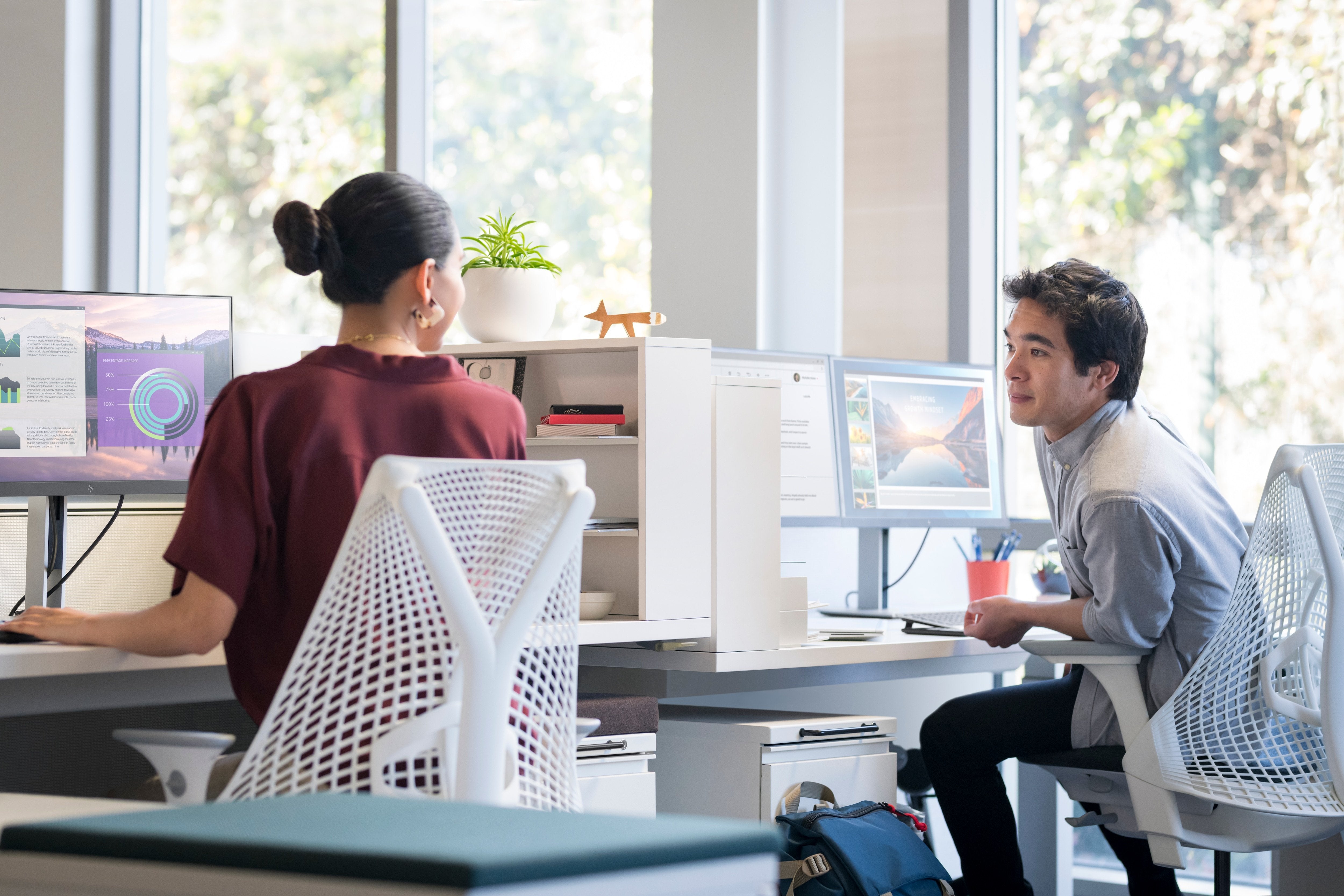 EAN 0195697978920 - HP E24d G4 FHD USB-C Docking Monitor pantalla para PC 60,5 cm (23.8") 1920 x 1080 Pixeles Full HD Negro imagen 16