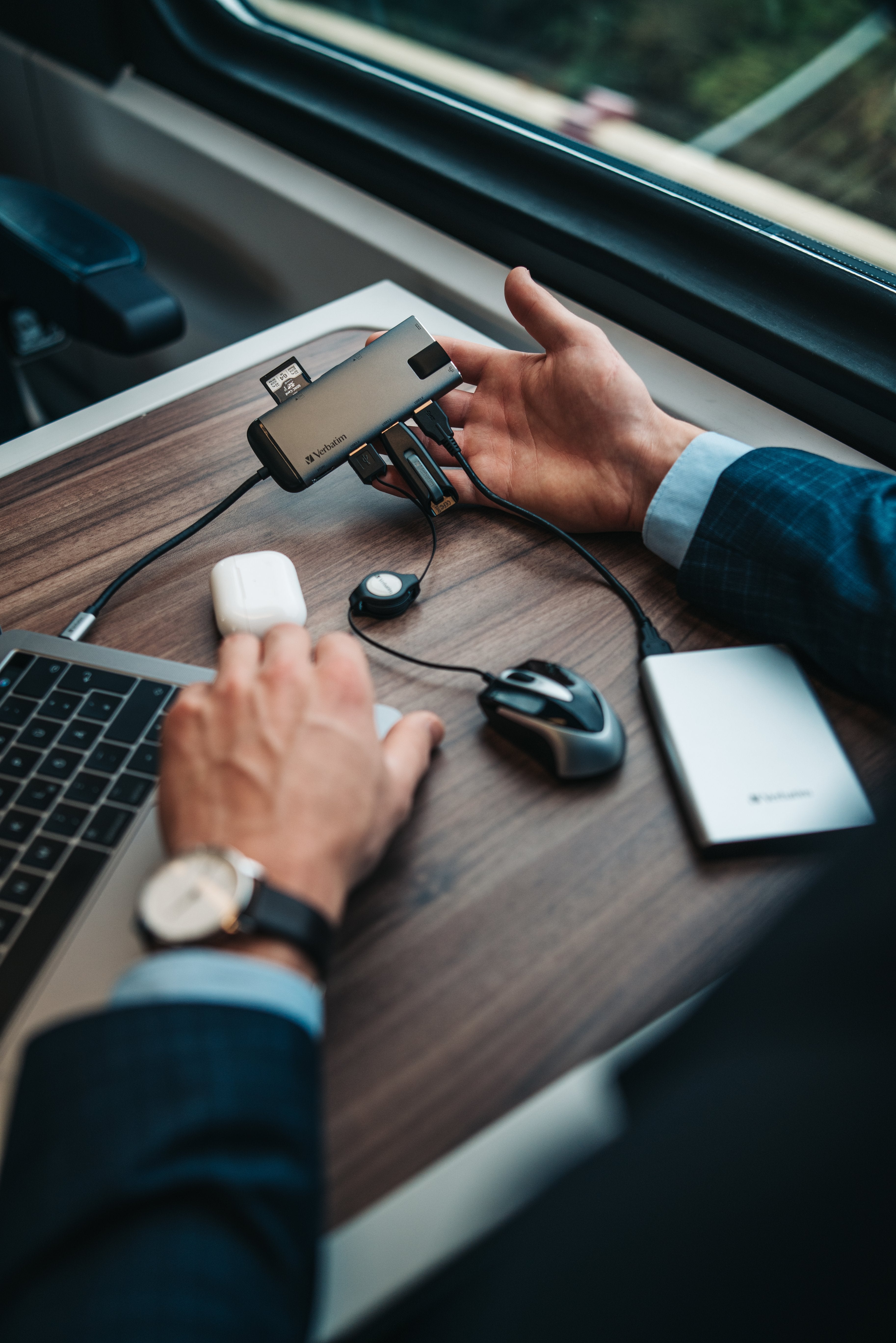 EAN 0023942491422 - Verbatim 49142 base para portátil y replicador de puertos USB 3.2 Gen 1 (3.1 Gen 1) Type-C Negro, Plata imagen 3