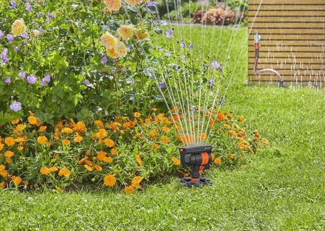 EAN 4078500058322 - Gardena 8272-20 rociador de agua Rociador de agua circular Plástico Negro imagen 2