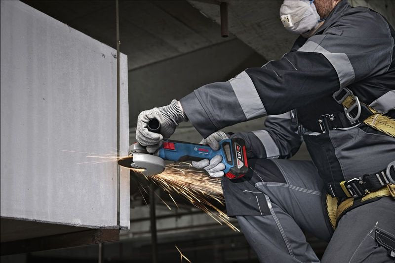 Amoladora Angular A Batería Bosch Professional Gws 18v-8 Professional Solo, 18 Voltios Azul, Sin Batería Ni Cargador, En L-Boxx 06019n9001